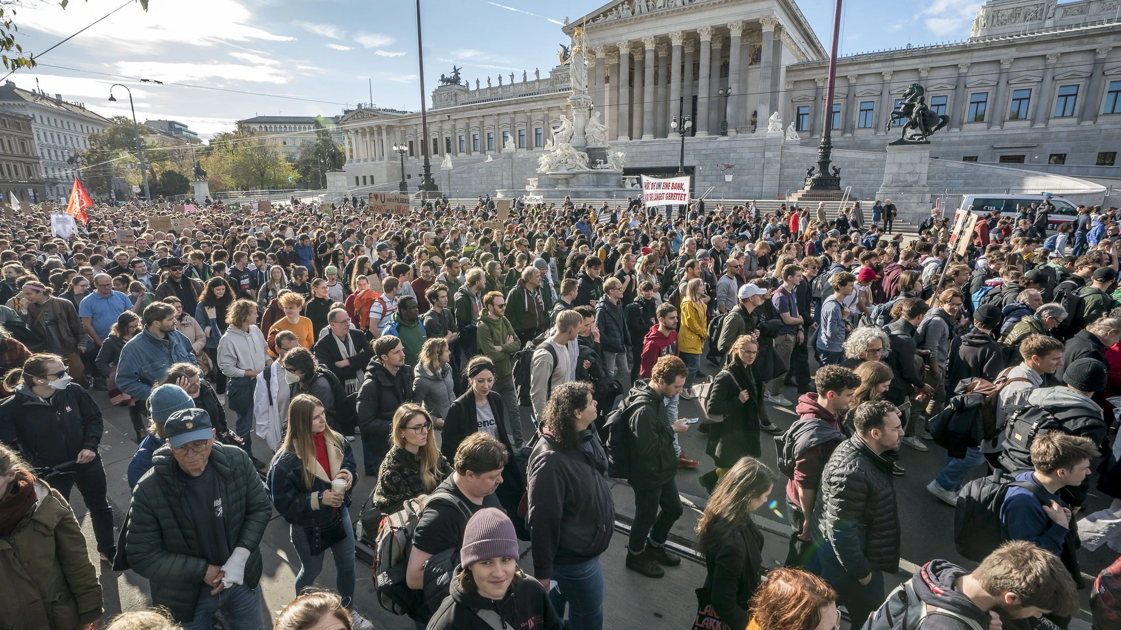 demonstration von studenten der technischen universität wien und anderer gegen die finanzielle situation an deren unis, tu, demo, kundgebung, 20221107 foto: helmut graf/tageszeitung heute