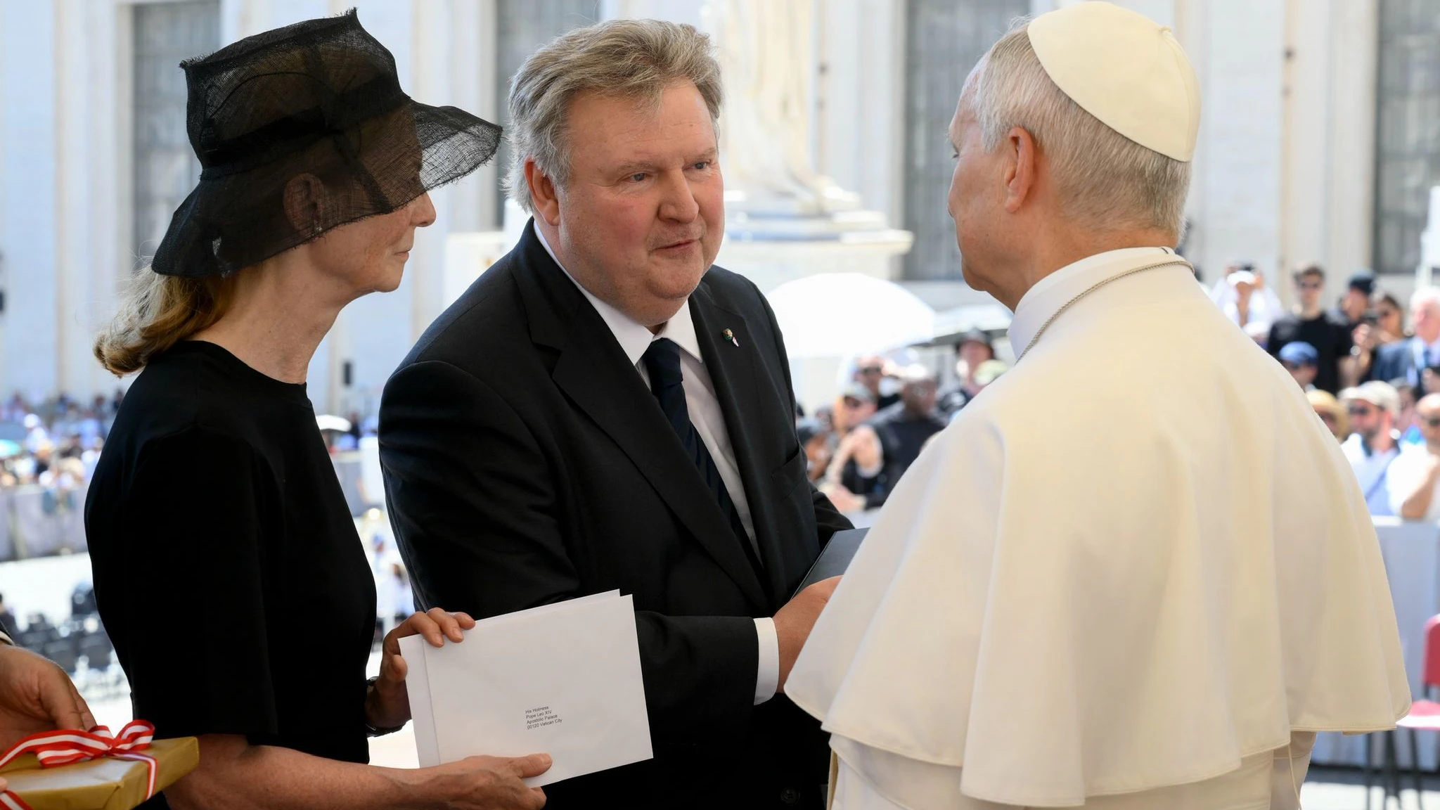 Bürgermeister Michael Ludwig und Gattin Irmtraud bei Papst Leo XIV. im Vatikan. 