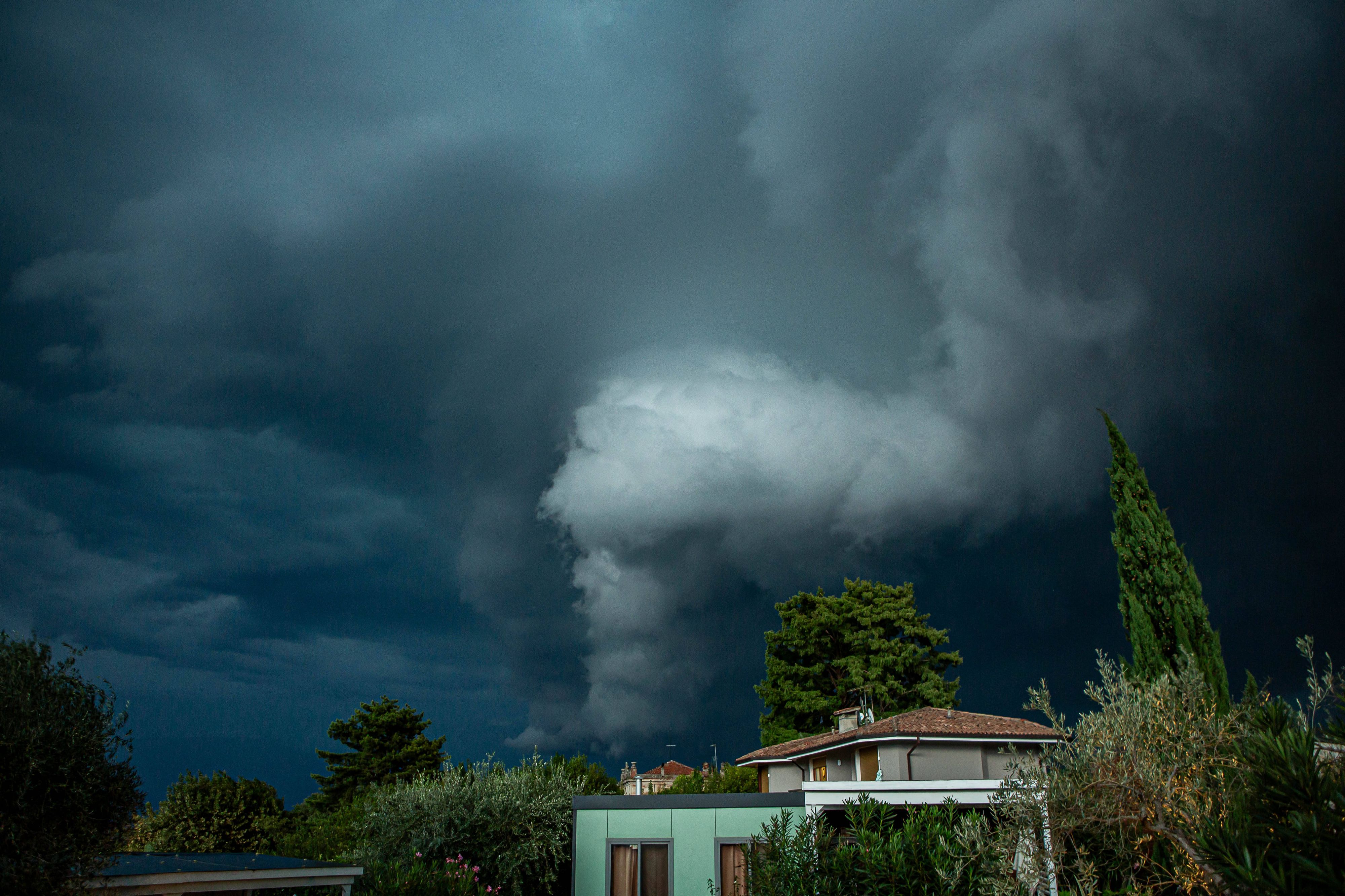 Heute.at - Hagel, Starkregen, Sturm – Unwetter tobt in Österreich