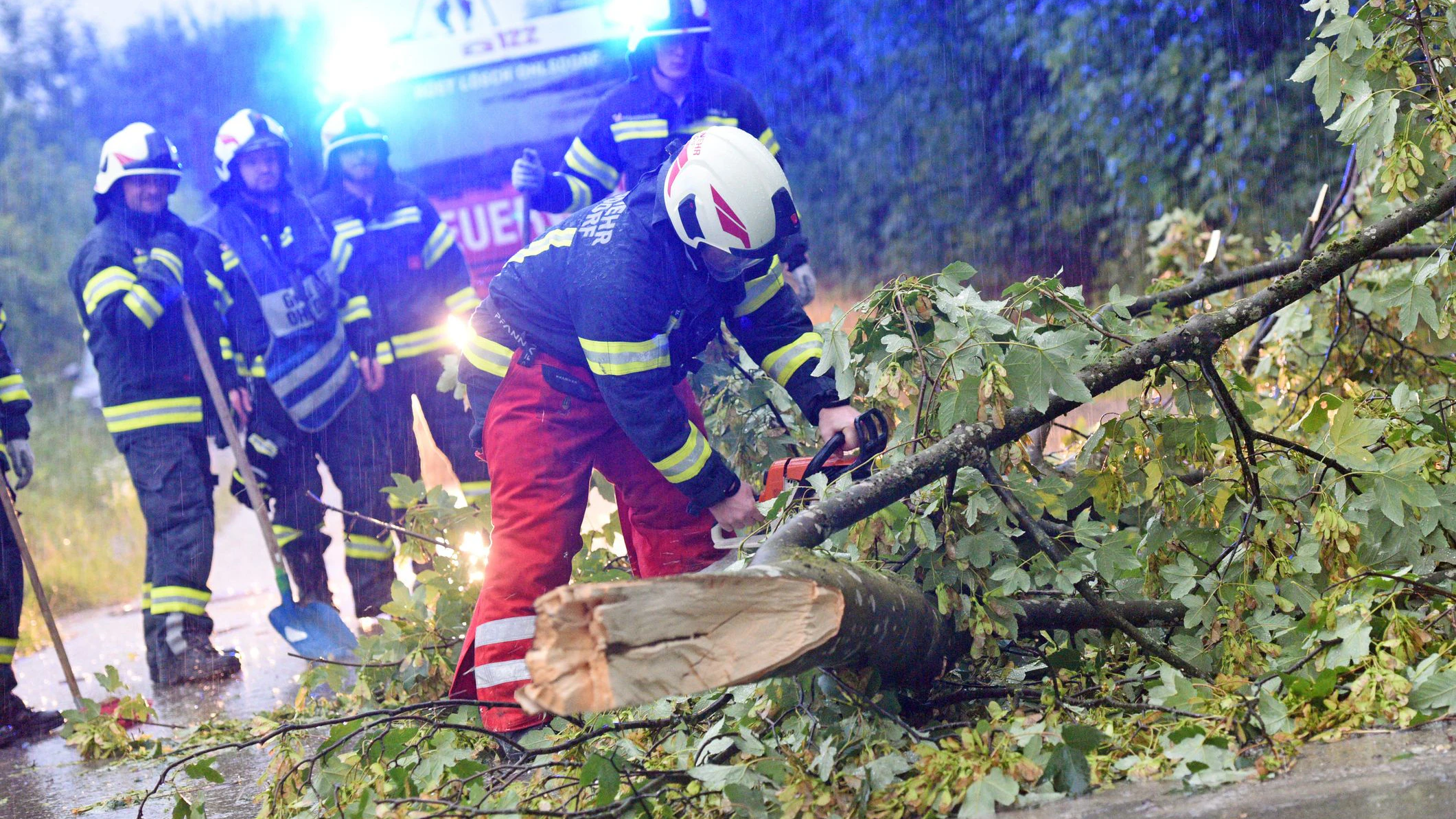 In Kärnten stehen die Feuerwehren gerade im Dauereinsatz. (Symbolbild)