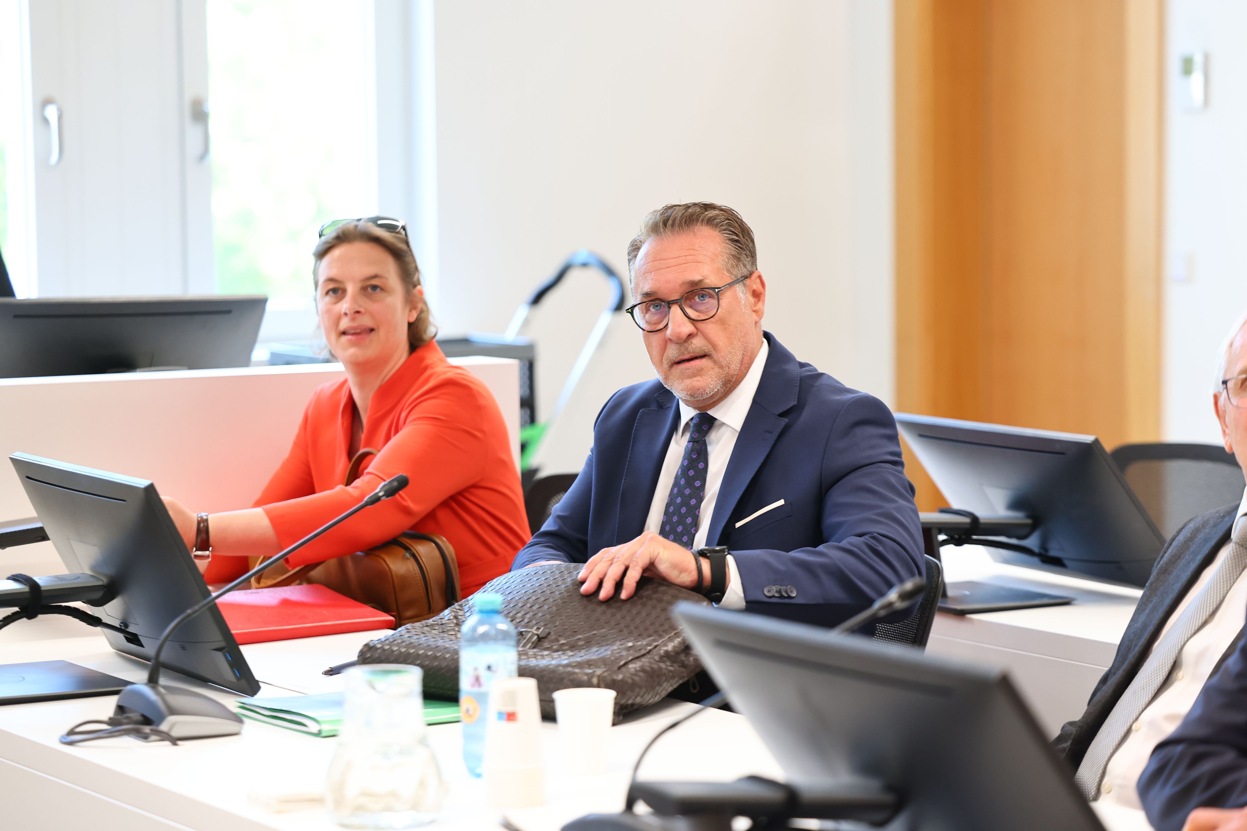 Prozessstart: Heinz-Christian Strache erneut vor Gericht, hier mit seiner Anwältin Gunilla Prohart.