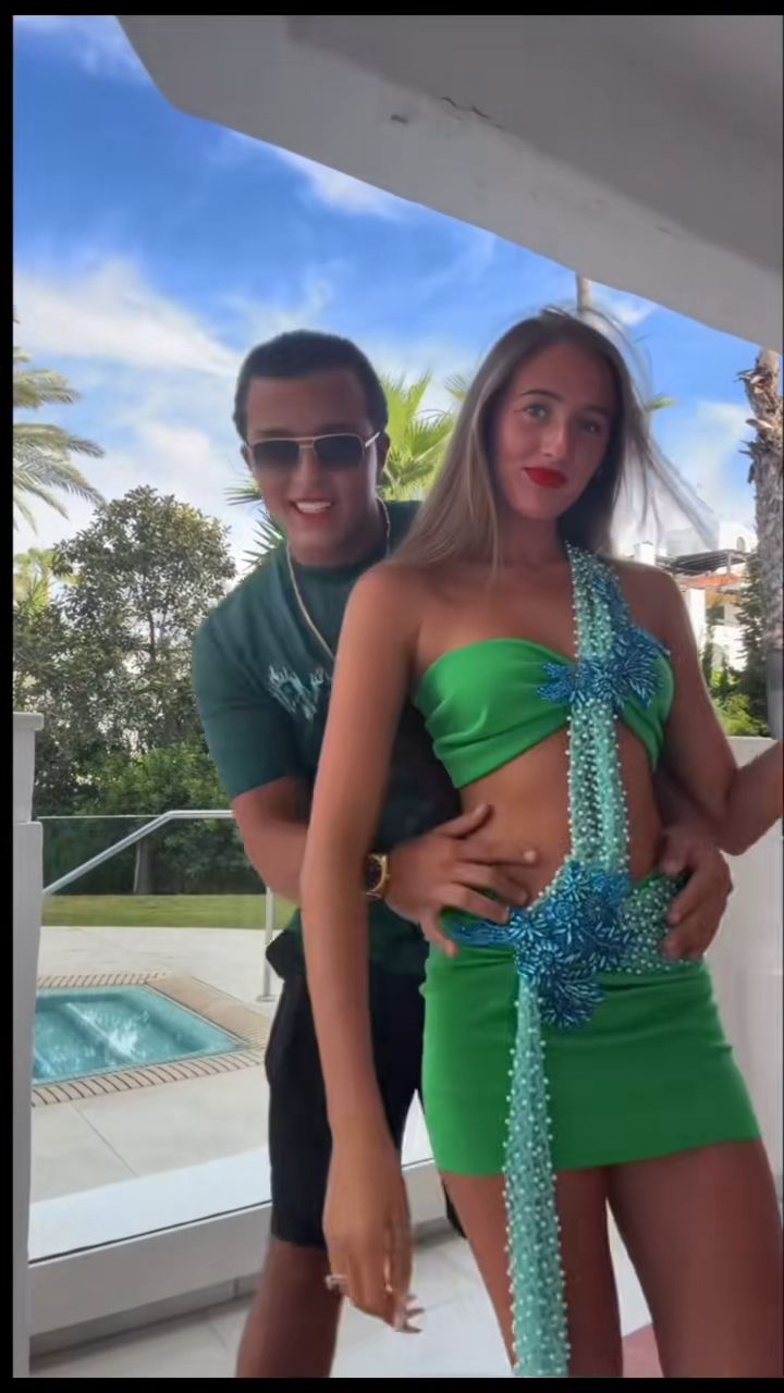 Während Venezuela Fury ihren Honeymoon in Marbella genießt, sorgt ihr Ehemann Noah Price mit TikTok-Livestreams für Aufsehen.