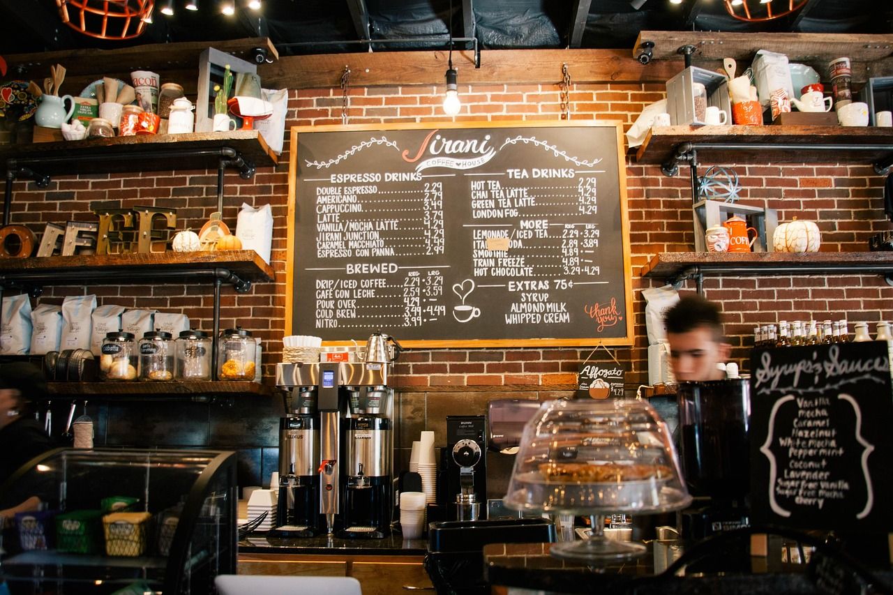 Café-Theke mit Espressomaschine