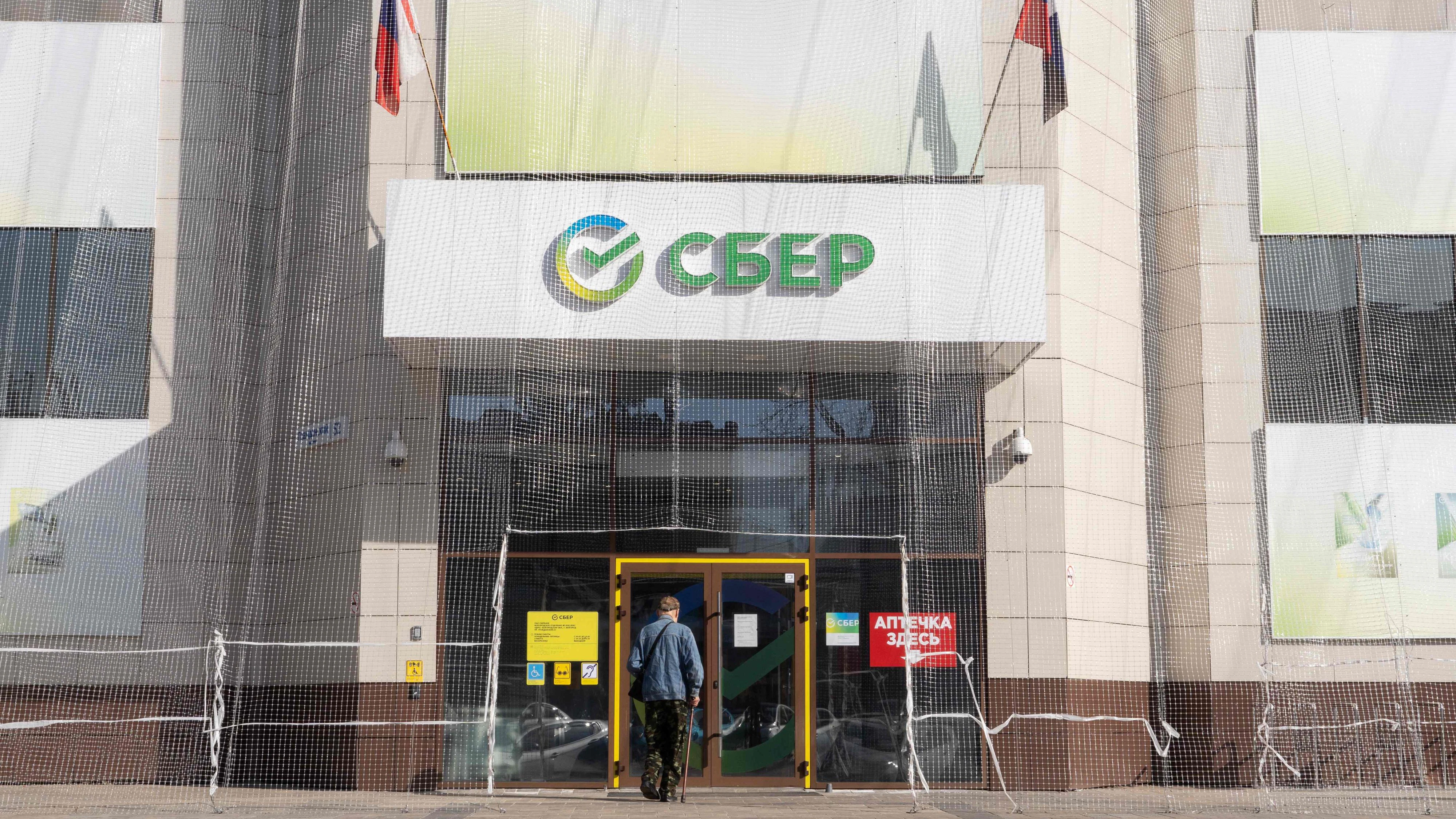 Anti-drone netting covers the entrance to a bank office in Belgorod, the main city of Russia's western Belgorod region bordering Ukraine, on March 12, 2026, amid the ongoing Russian-Ukrainian conflict. (Photo by Andrey BORODULIN / AFP)