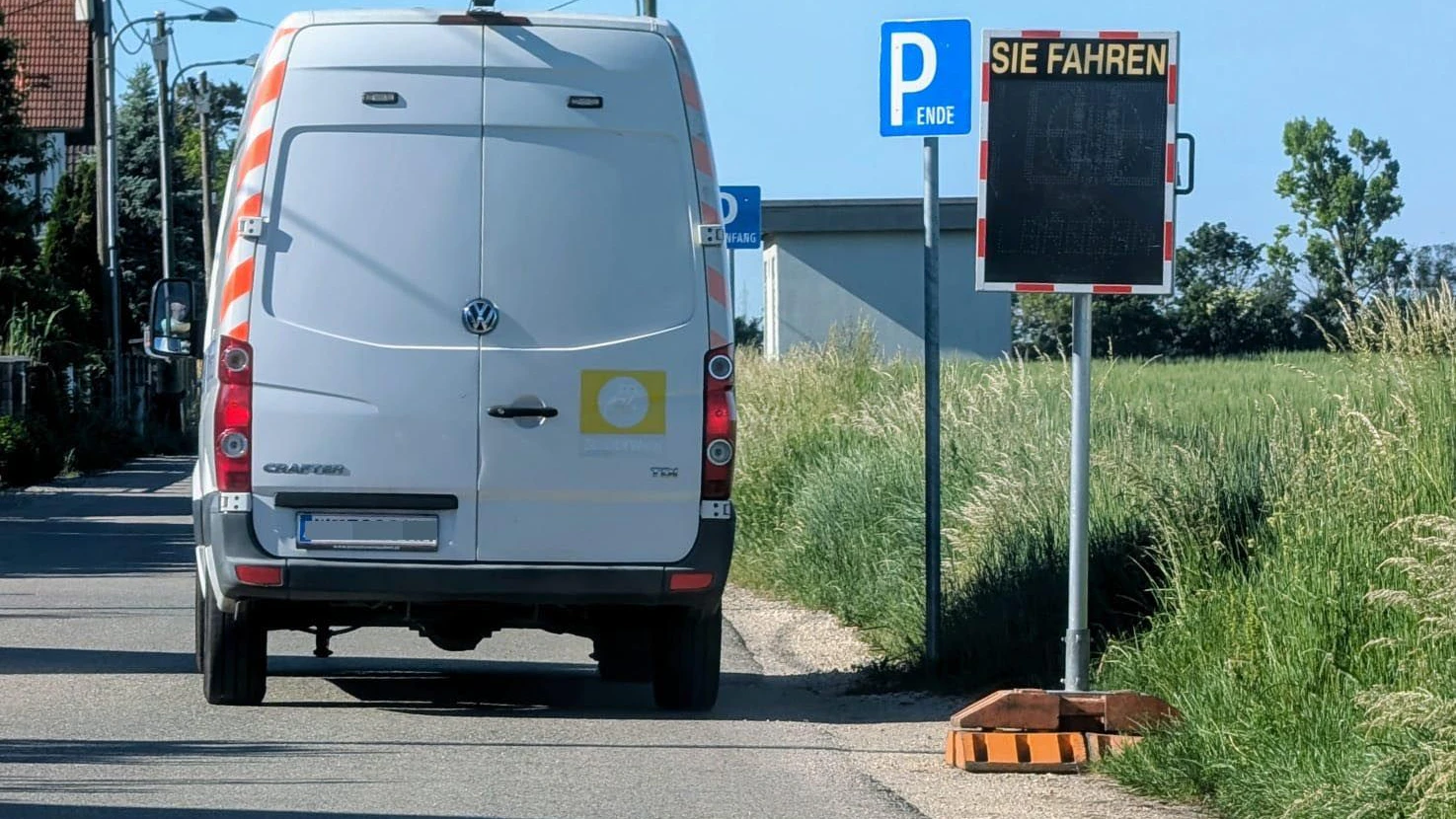 Mobile Messgeräte sollen das Raser-Problem eindämmen.