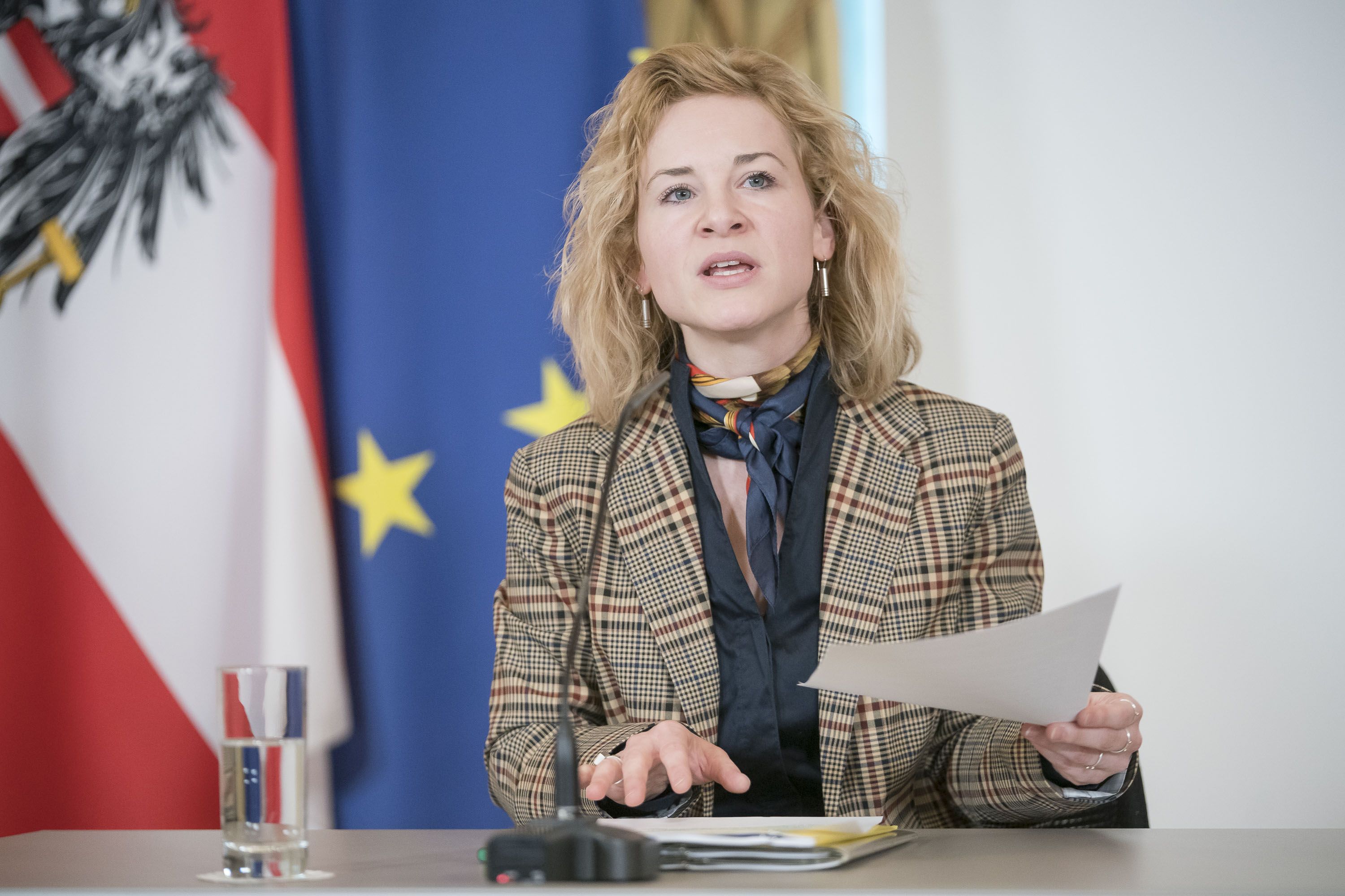 Als Wissenschaftsministerin steht Eva-Maria Holzleitner (SPÖ) derzeit rund um die geplanten Uni-Budgetkürzungen stark in der Kritik.