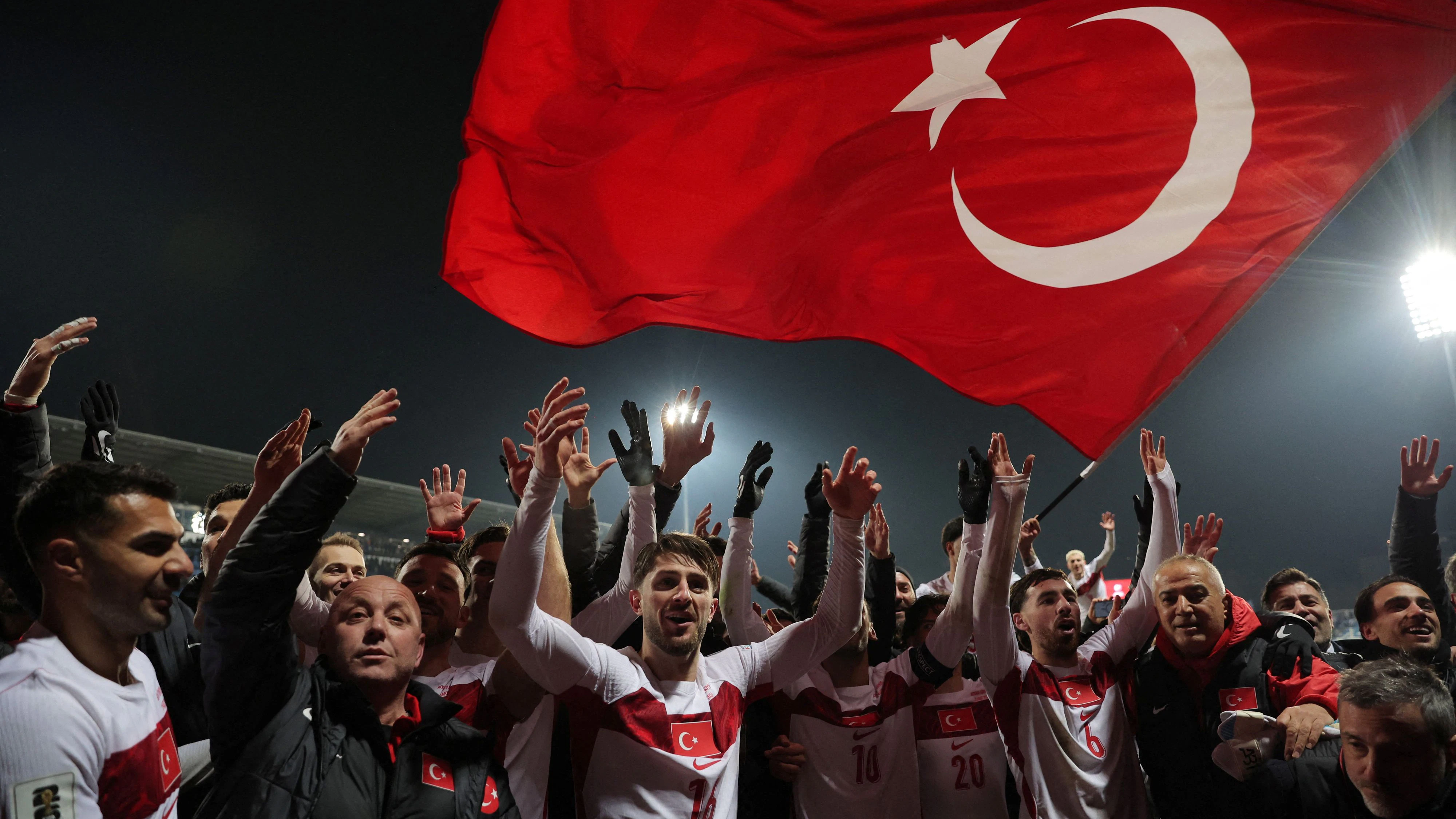 Gezeigt werden sollen nicht nur die Spiele selbst, sondern auch zusätzliche Berichterstattung rund um die türkische Nationalmannschaft. 