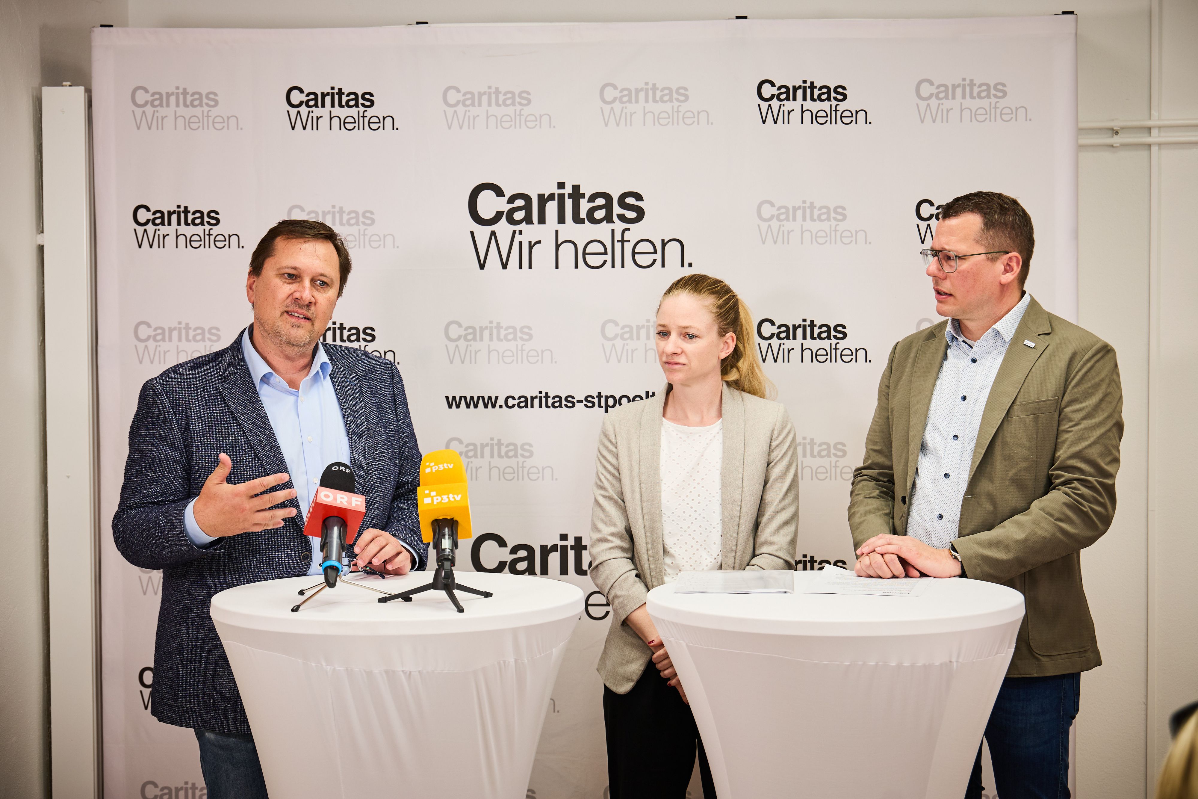  Die Caritas startet die 76. Haussammlung (v.l.n.r.): Hannes Ziselsberger, Direktor von der Caritas der Diözese St. Pölten, Tamara Majnek, Armutsexpertin und Fachbereichsleiterin der Caritas Inlandshilfe, und Christoph Riedl, Generalsekretär für Solidarität, Kommunikation & Soziales bei der Caritas St. Pölten & NÖ-West.