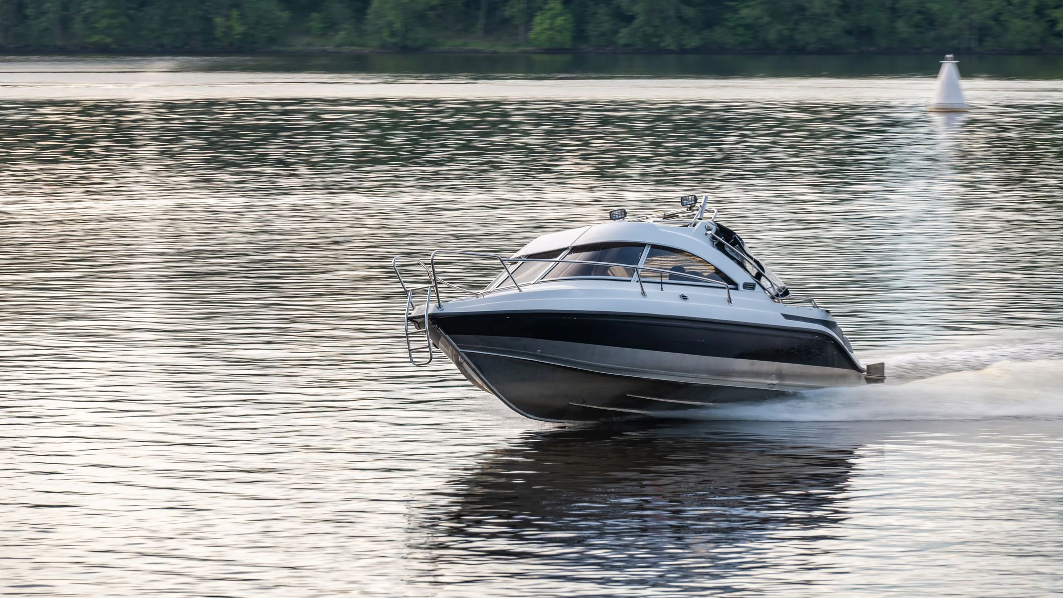 Heute.at - Defekt – Ehepaar von rauchendem Motorboot gerettet