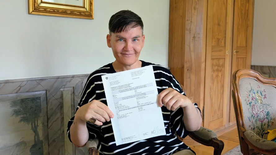 Chris Brönimann, einst als Nadia Brönimann eine der bekanntesten Trans-Personen der Schweiz, hat seinen Namen und sein Geschlecht offiziell ändern lassen.