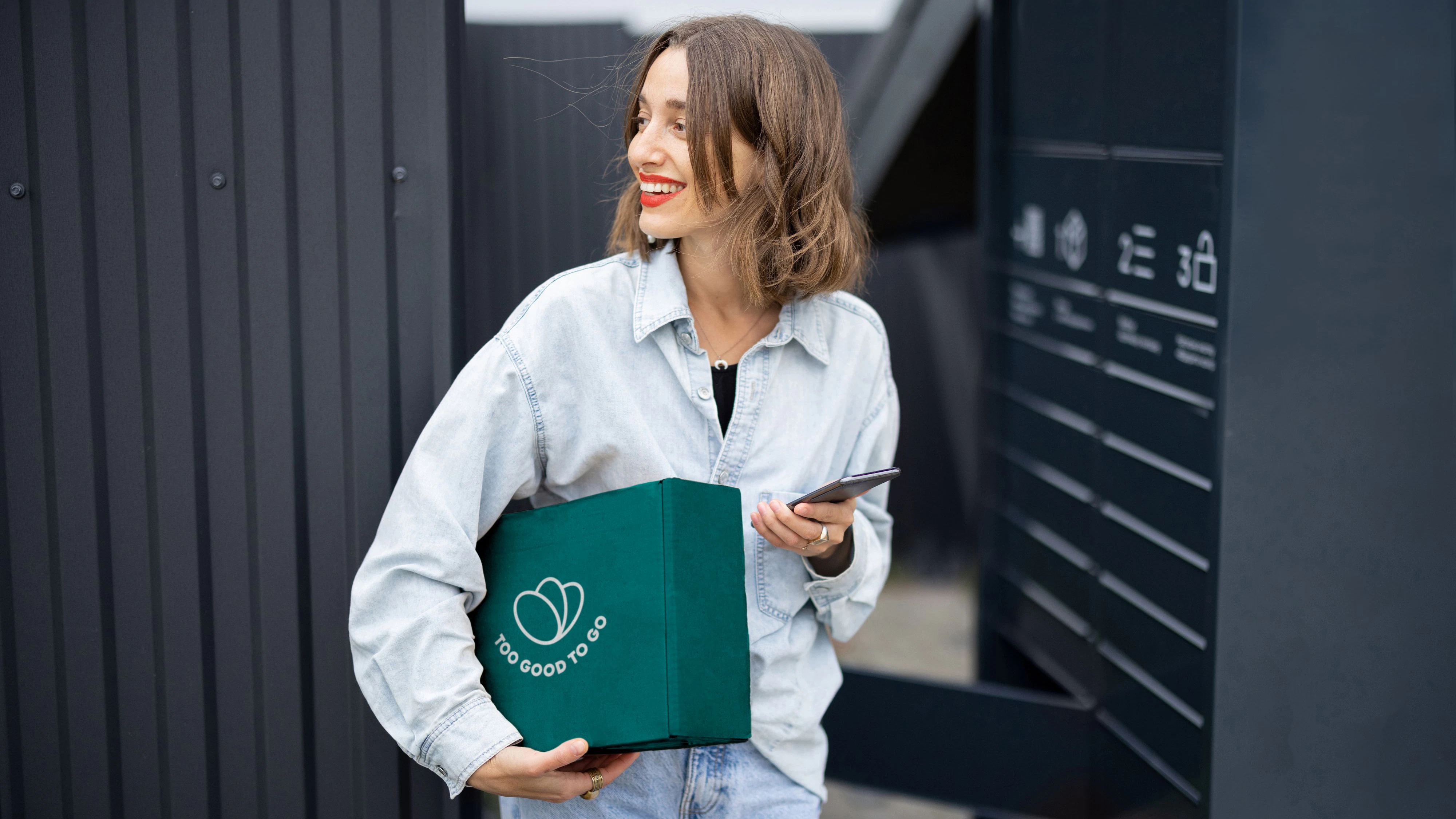 Eine neue Lieferoption von Too Good To Go soll Geld sparen und Gutes tun.