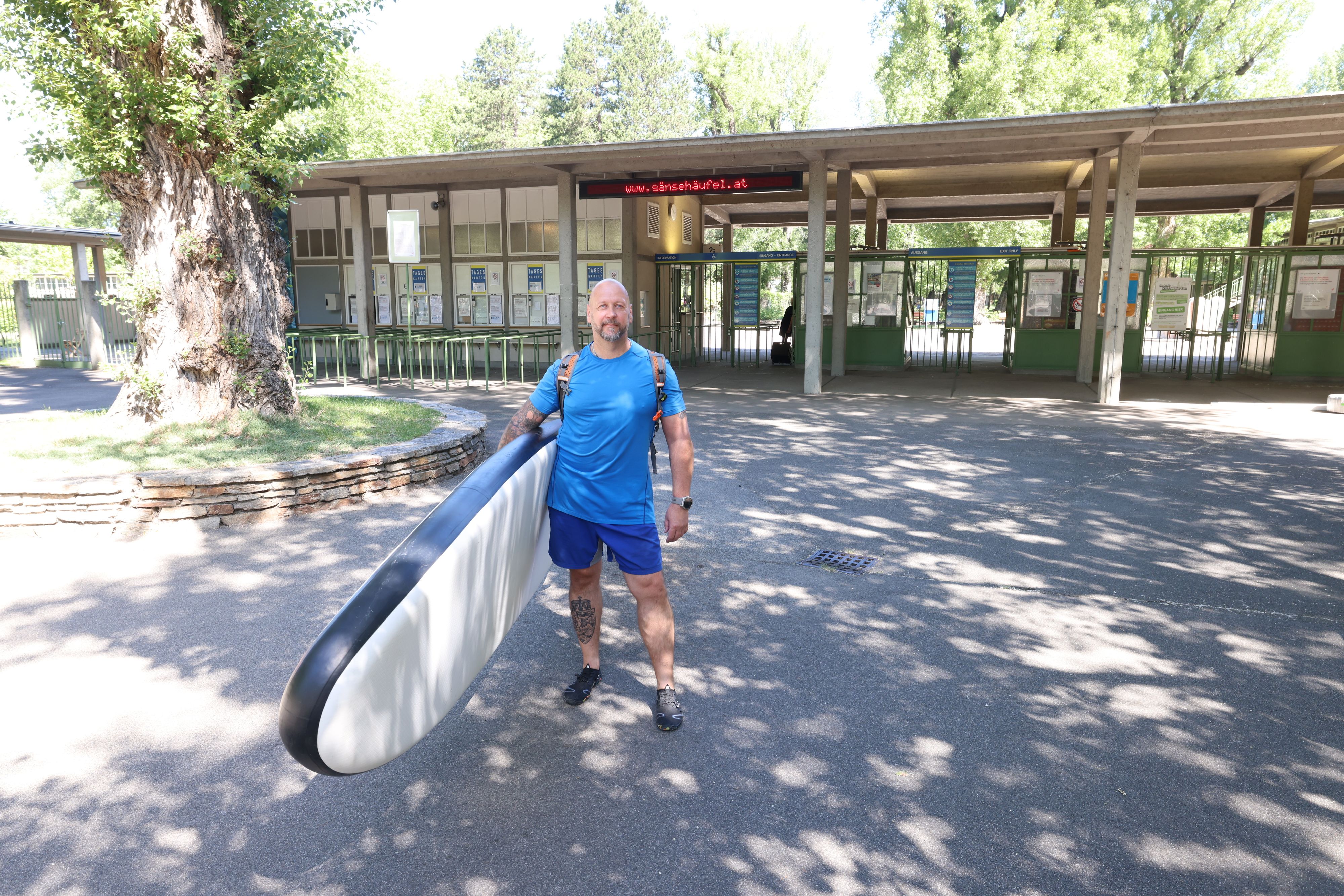 Hans-Peter L. ist Kabinen-Mieter im Gänsehäufel. Trotzdem darf er sein eigenes Stand-Up-Paddle nicht verwenden.