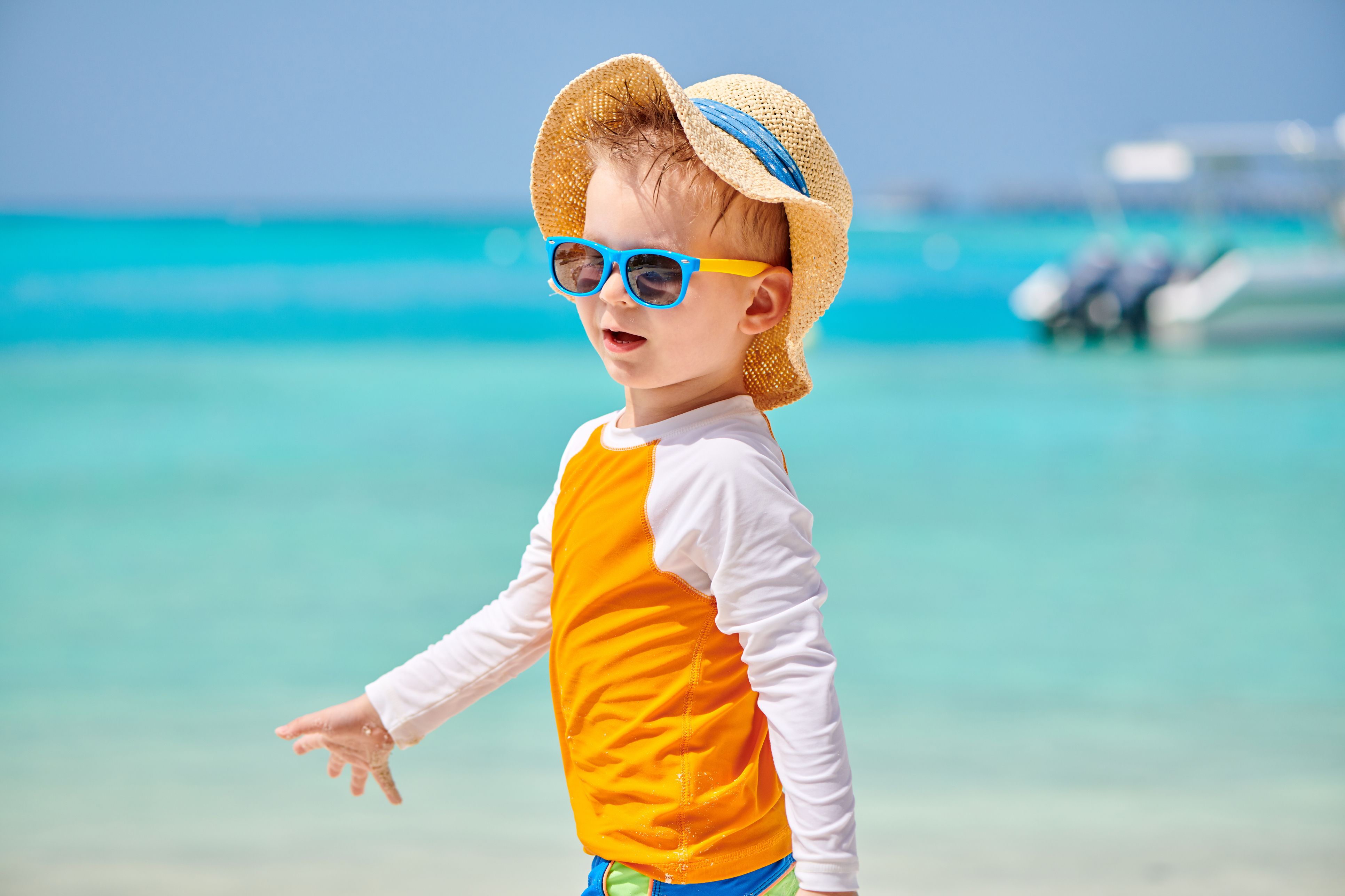 Rund die Hälfte der getesteten Kinder-UV-Shirts schützen nicht vor der Sonne.