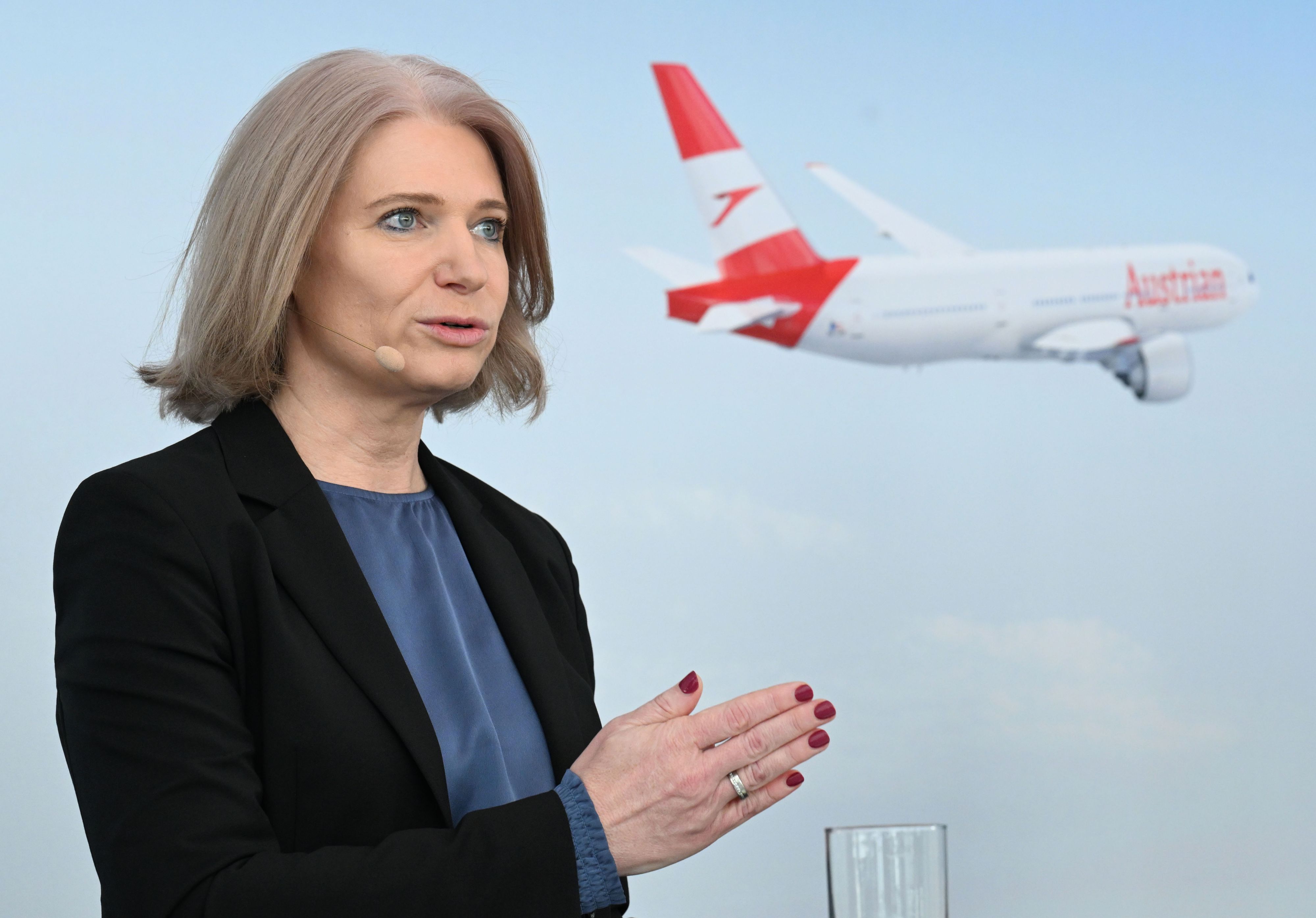 AUA-Chefin Annette Mann kritisiert die hohen Standortkosten in Wien.