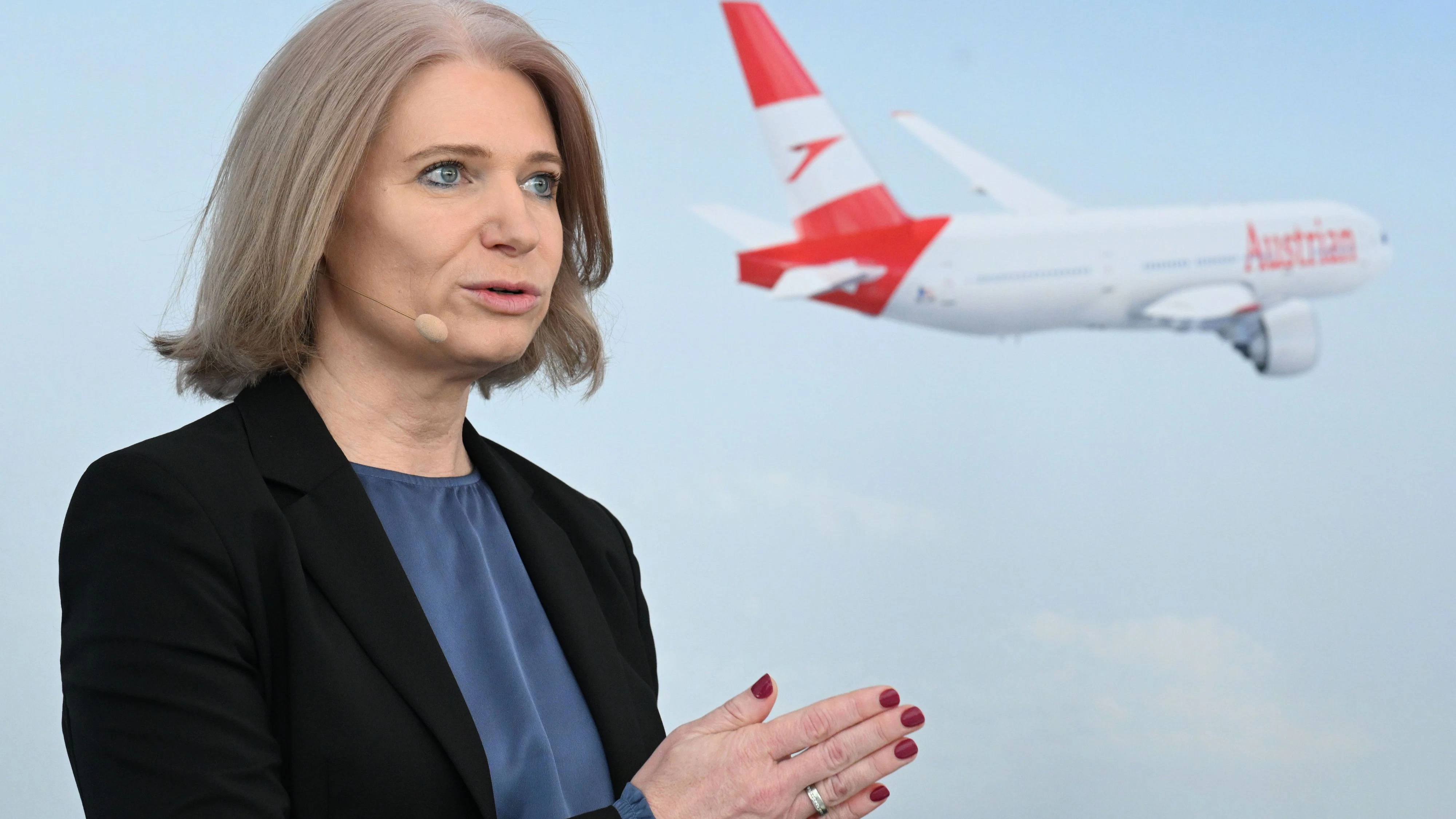 ABD0057_20260306 - SCHWECHAT - ÖSTERREICH: AUA-CEO Annette Mann am Freitag, 6. März 2026, anl. der PK der Austrian Airlines AG (AUA) "Jahresergebnis 2025" am Flughafen Wien. - FOTO: APA/HELMUT FOHRINGER