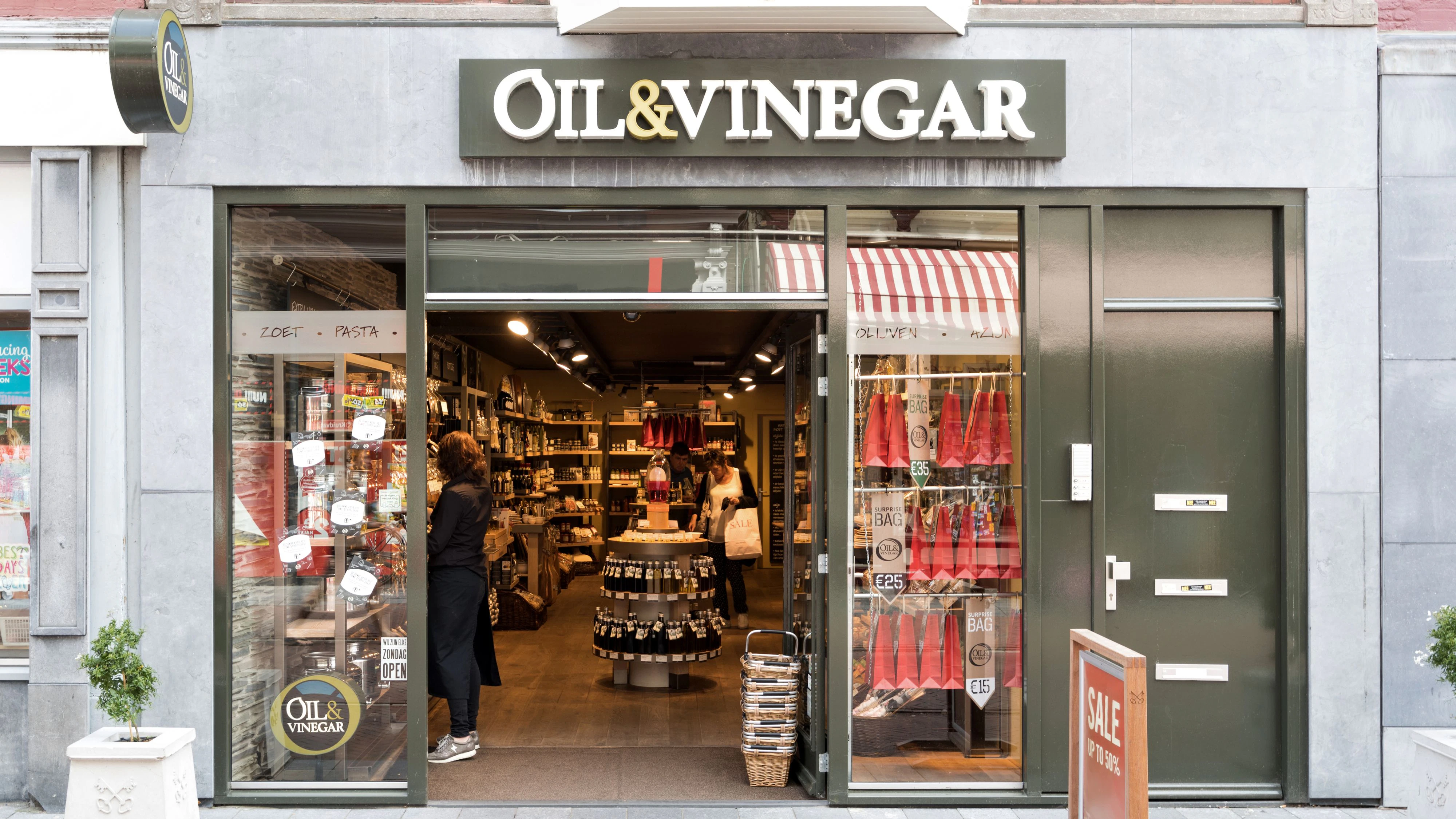 Oil & Vinegar branch in Leiden, The Netherlands, After the start in the Netherlands in 1999, Oil & Vinegar has grown into an international retail chain.