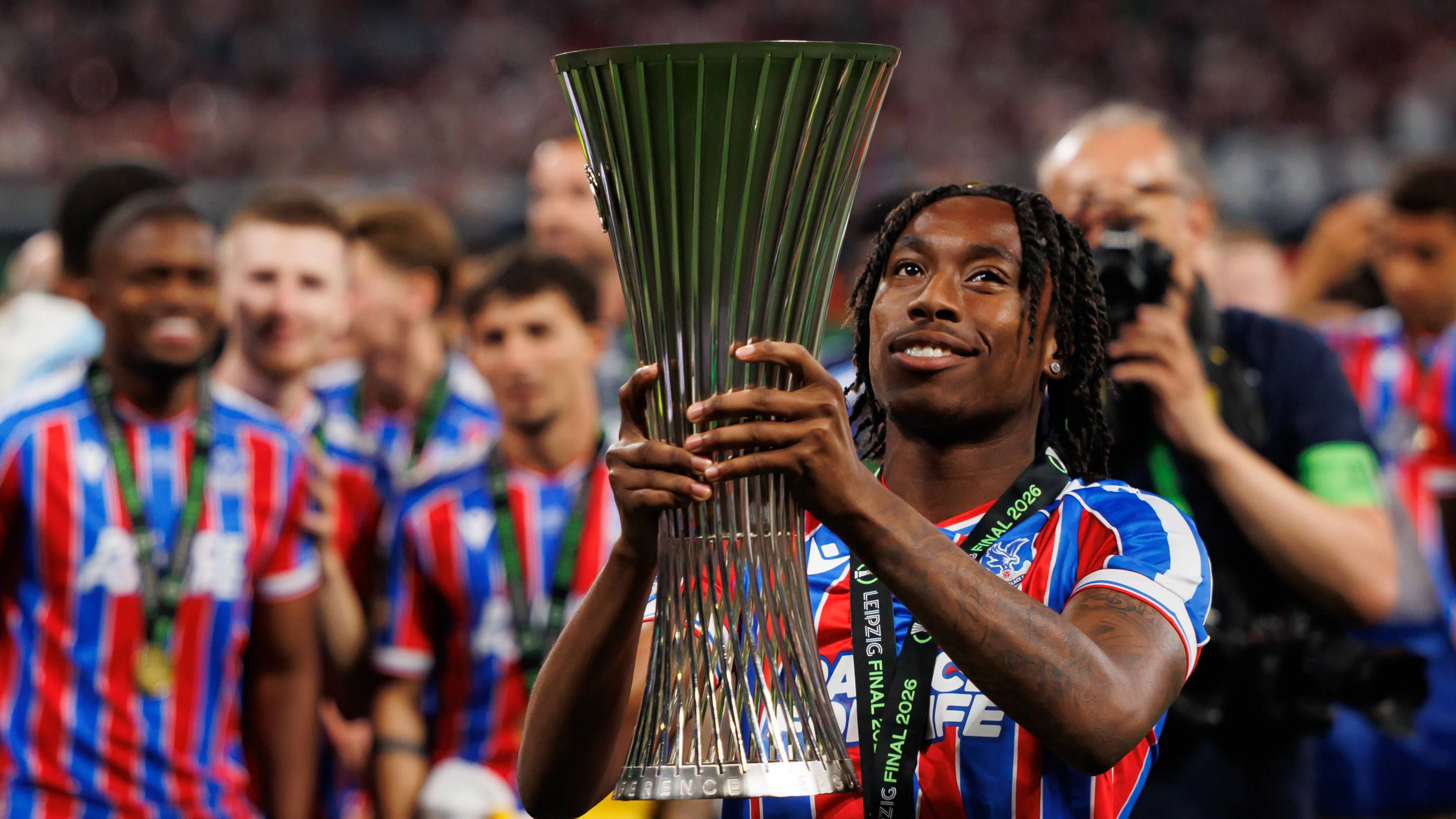 Evann Guessand celebrating winning a trophy seen during UEFA Conference League 2026 final game between teams of Crystal Palace FC and Rayo Vallecano de Madrid Maciej Rogowski/Ball Raw Images Leipzig Red Bull Arena Germany Copyright: xMaciejxRogowskix ROG4_CP_RAY_2526-22