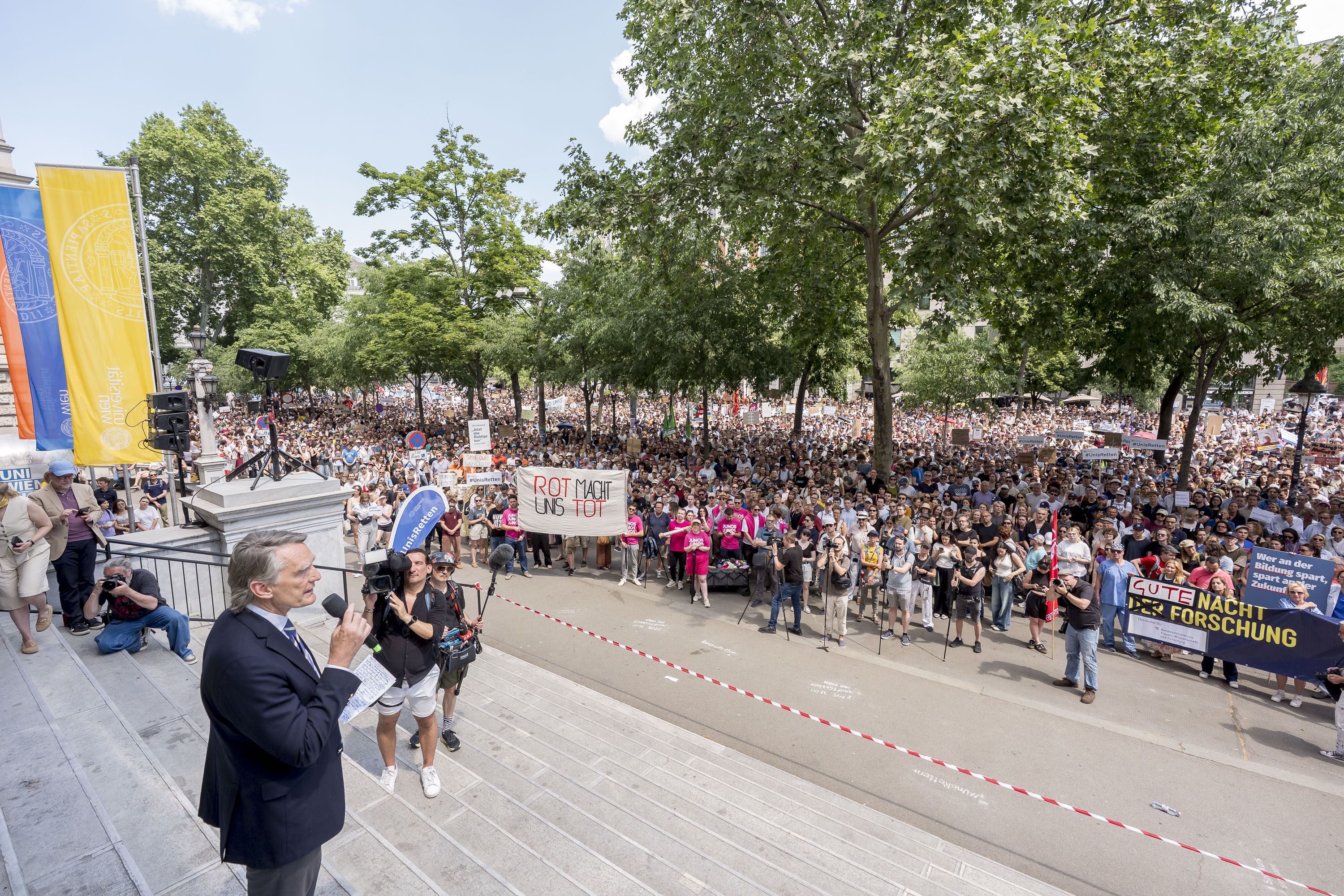  Demonstration gegen die geplanten Kürzungen beim Universitätsbudget.