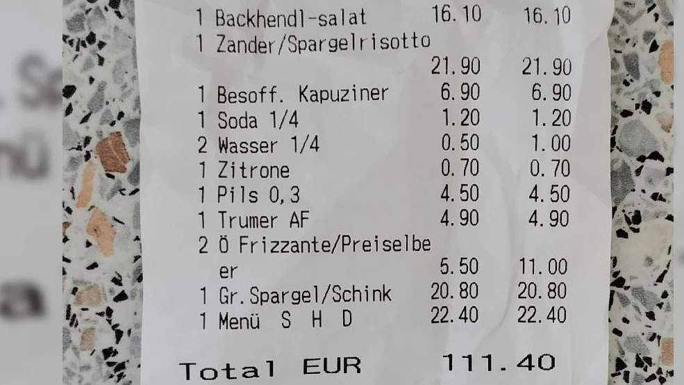 Die Familie gab im Restaurant über 100 Euro aus.
