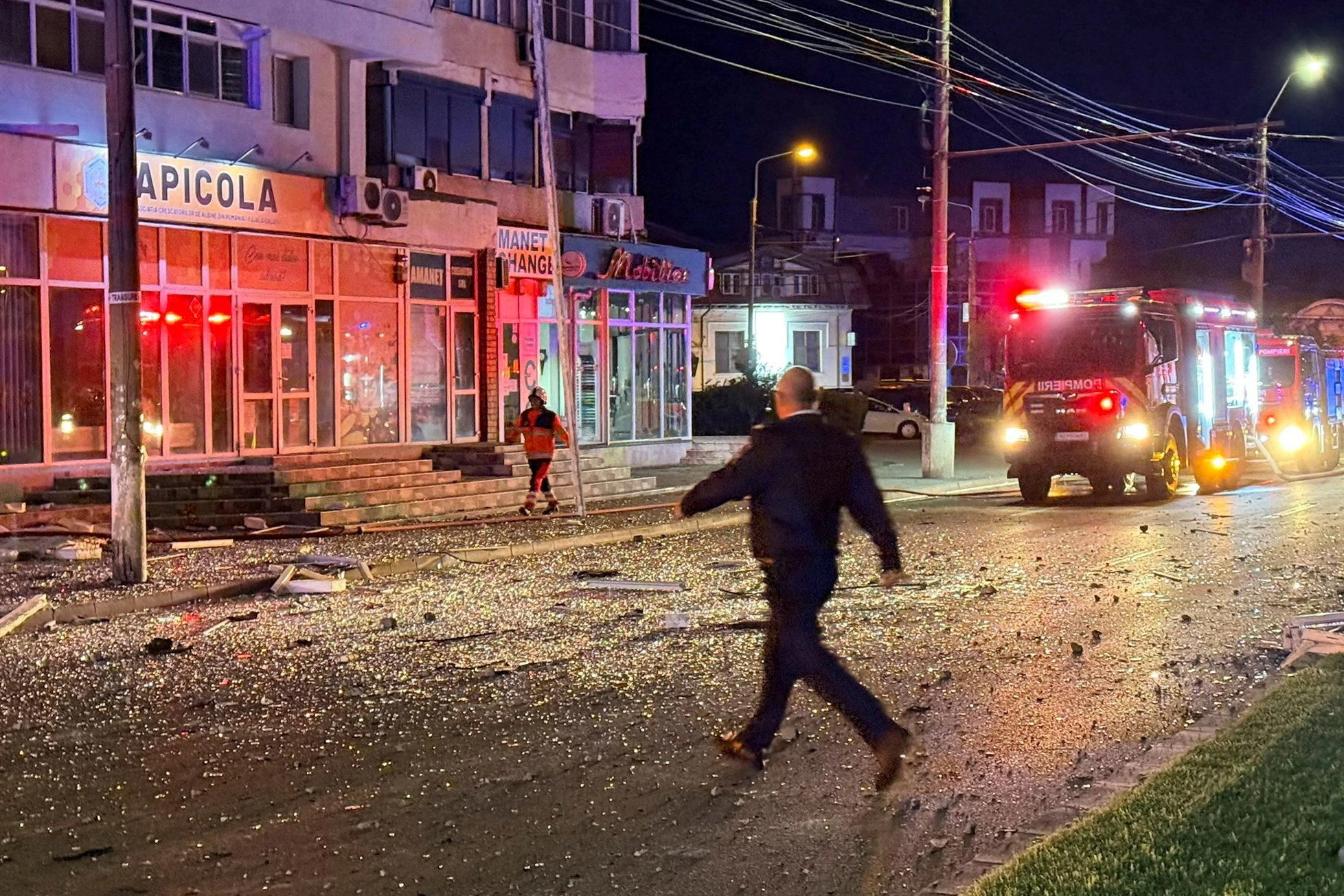 Chaos in Galati: Nach dem Einschlag der russischen Angriffsdrohne war die gesamte Straße mit Trümmern und Splittern übersät