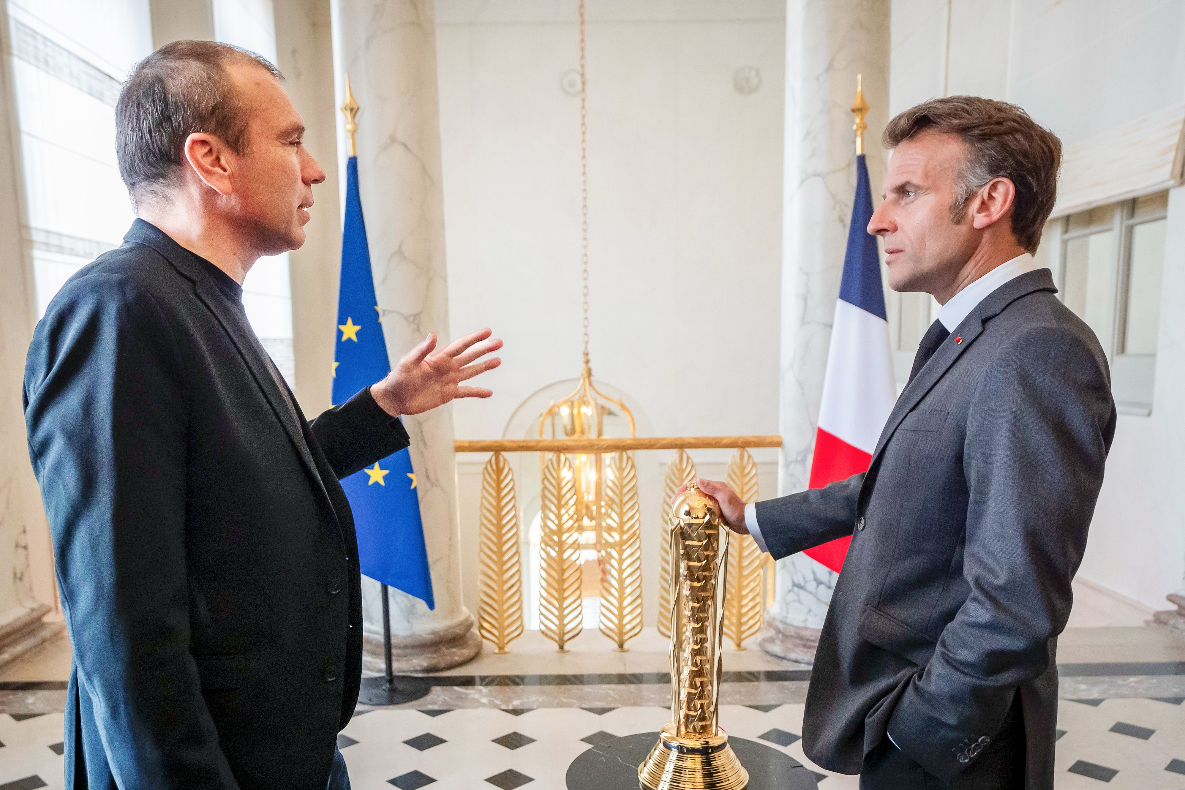 Ralf Reichert, CEO der Esports Foundation, mit Frankreichs Präsidenten Emmanuel Macron.