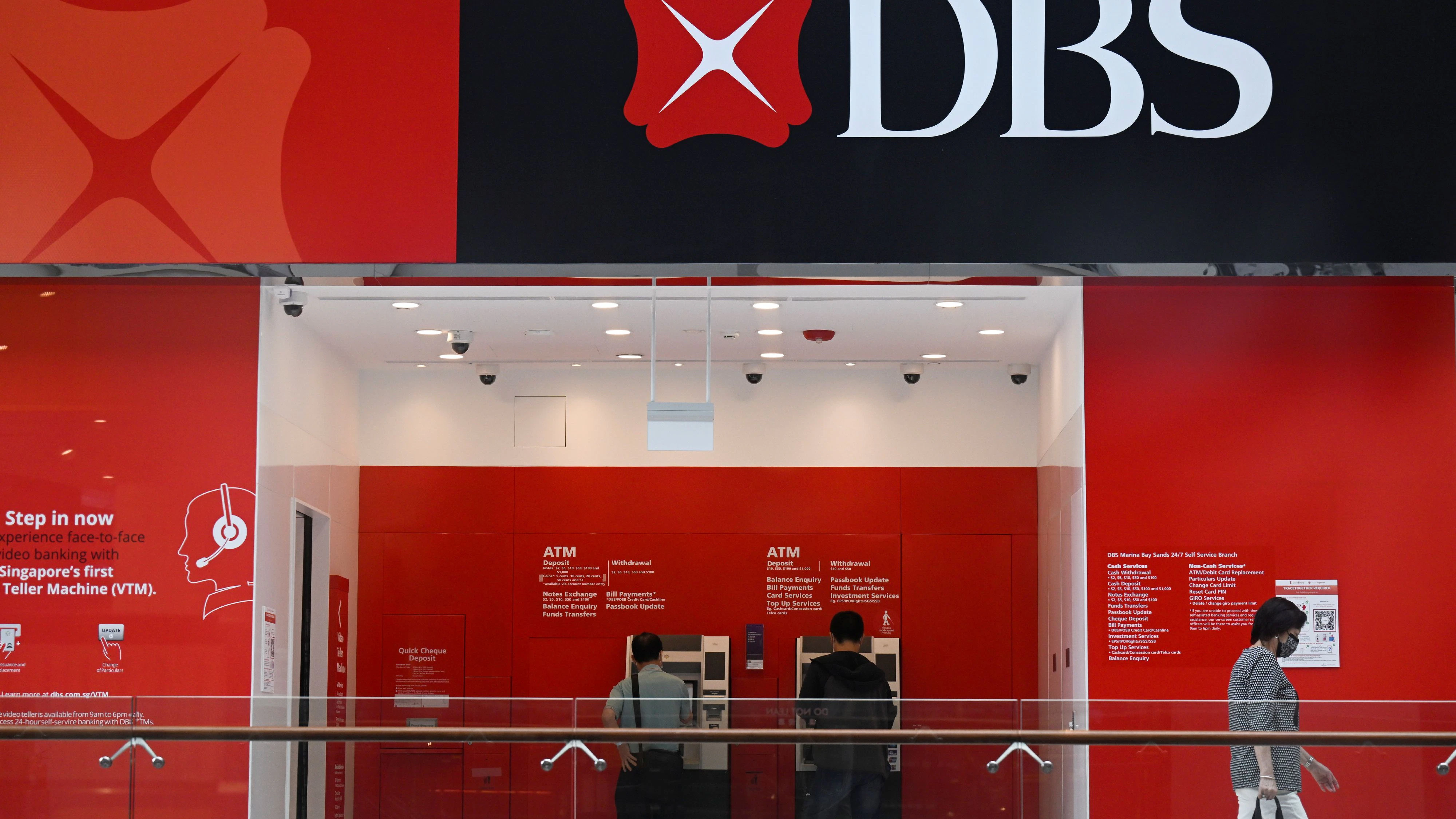 Die Bank DBS nahm Mitarbeitern die Angst vor der KI, indem sie Schulungen per KI anbot