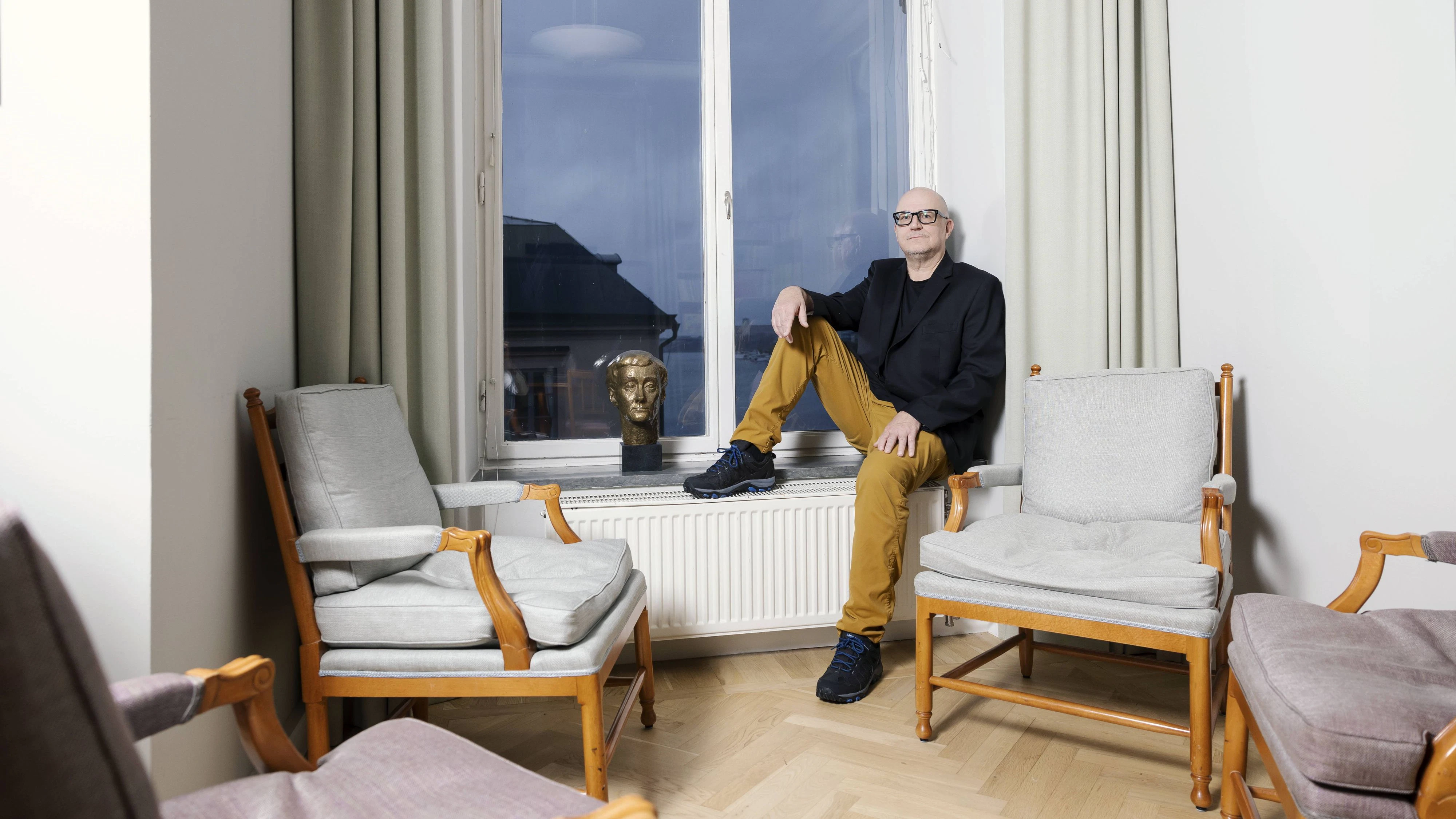 Medienmanager Johannes Larcher hat sich auch beworben, vielleicht will er einfach ein schöneres Büro
