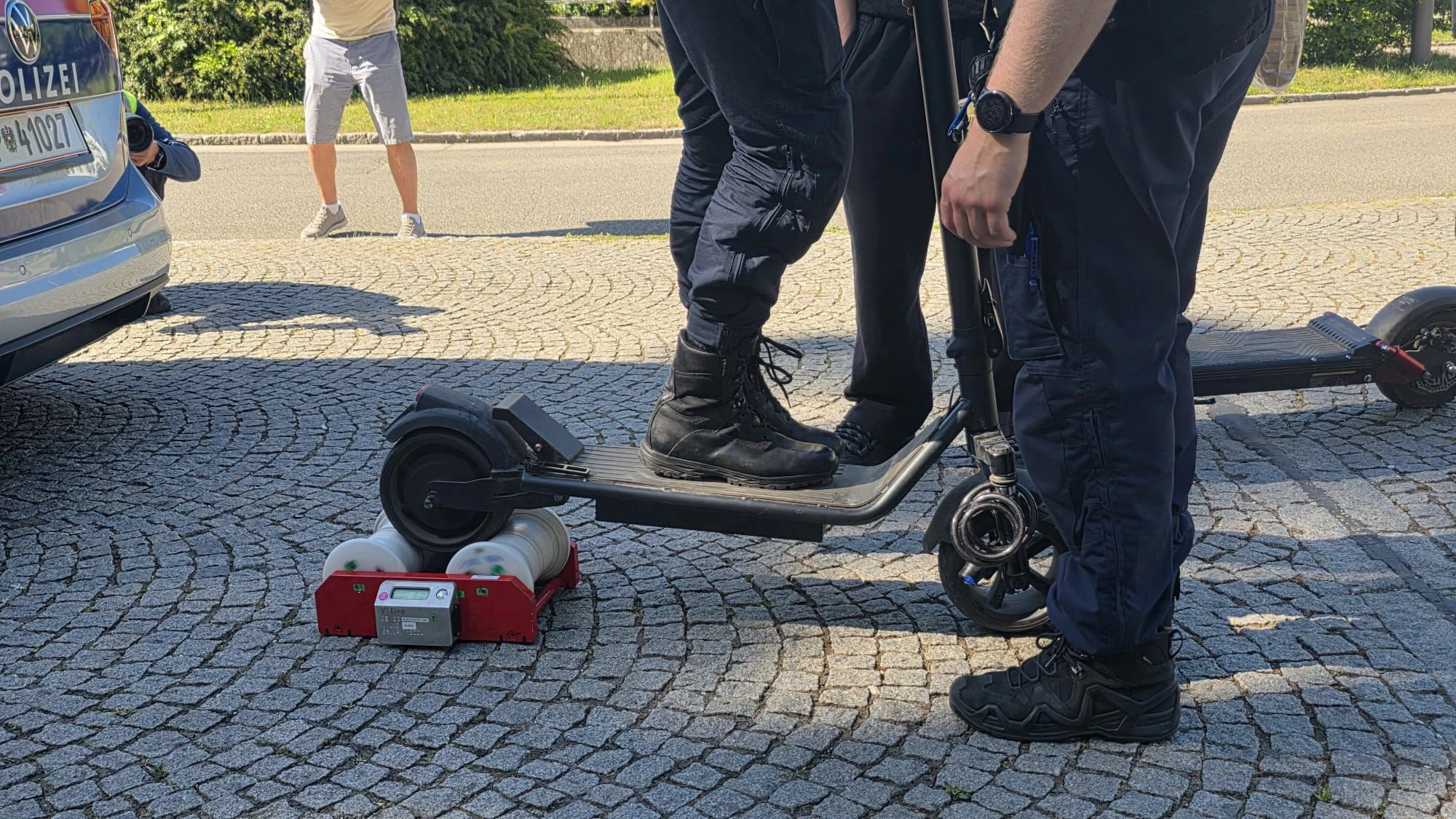 Mit dem Rollentest können die Beamten schnell sehen, was wirklich in einem Scooter steckt.