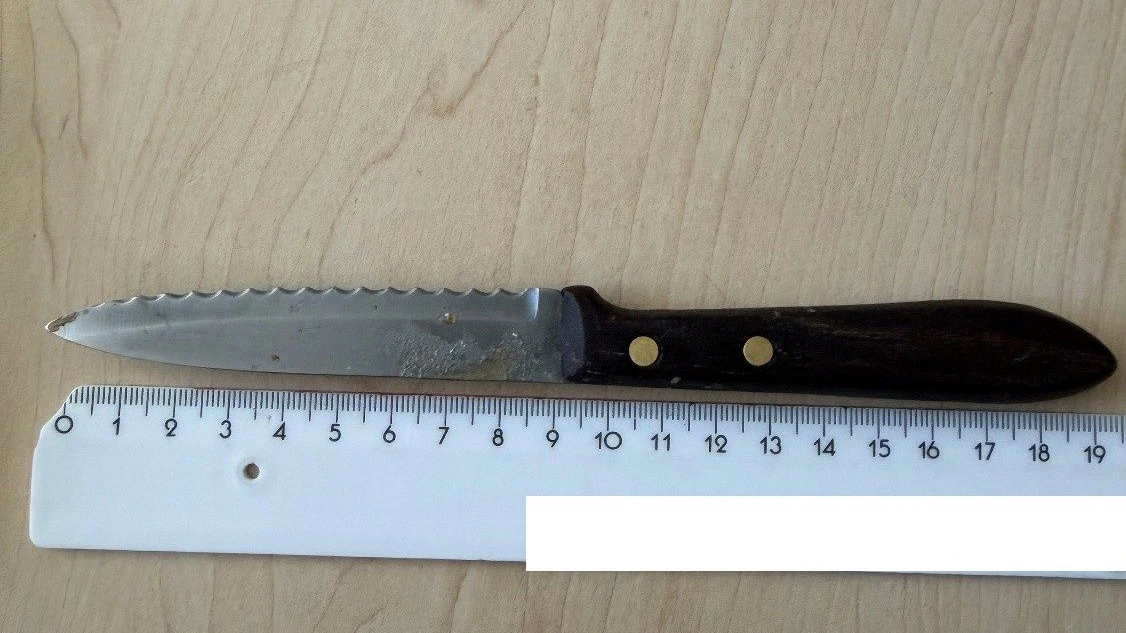 Die Polizei stellte das mutmaßliche Tatwerkzeug sicher. 