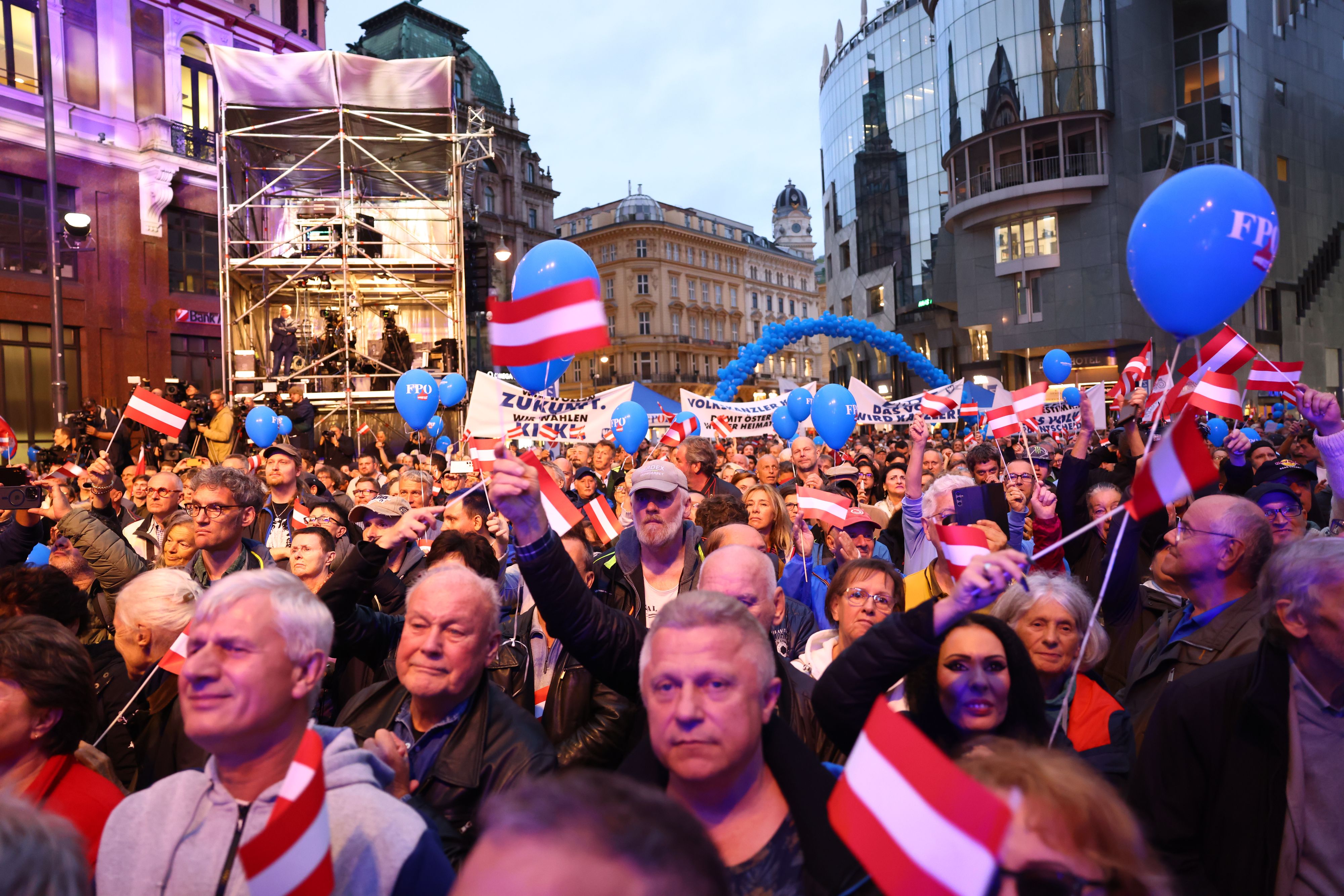 Die FPÖ lädt zum 70-Jahre-Fest an den Stephansplatz. 