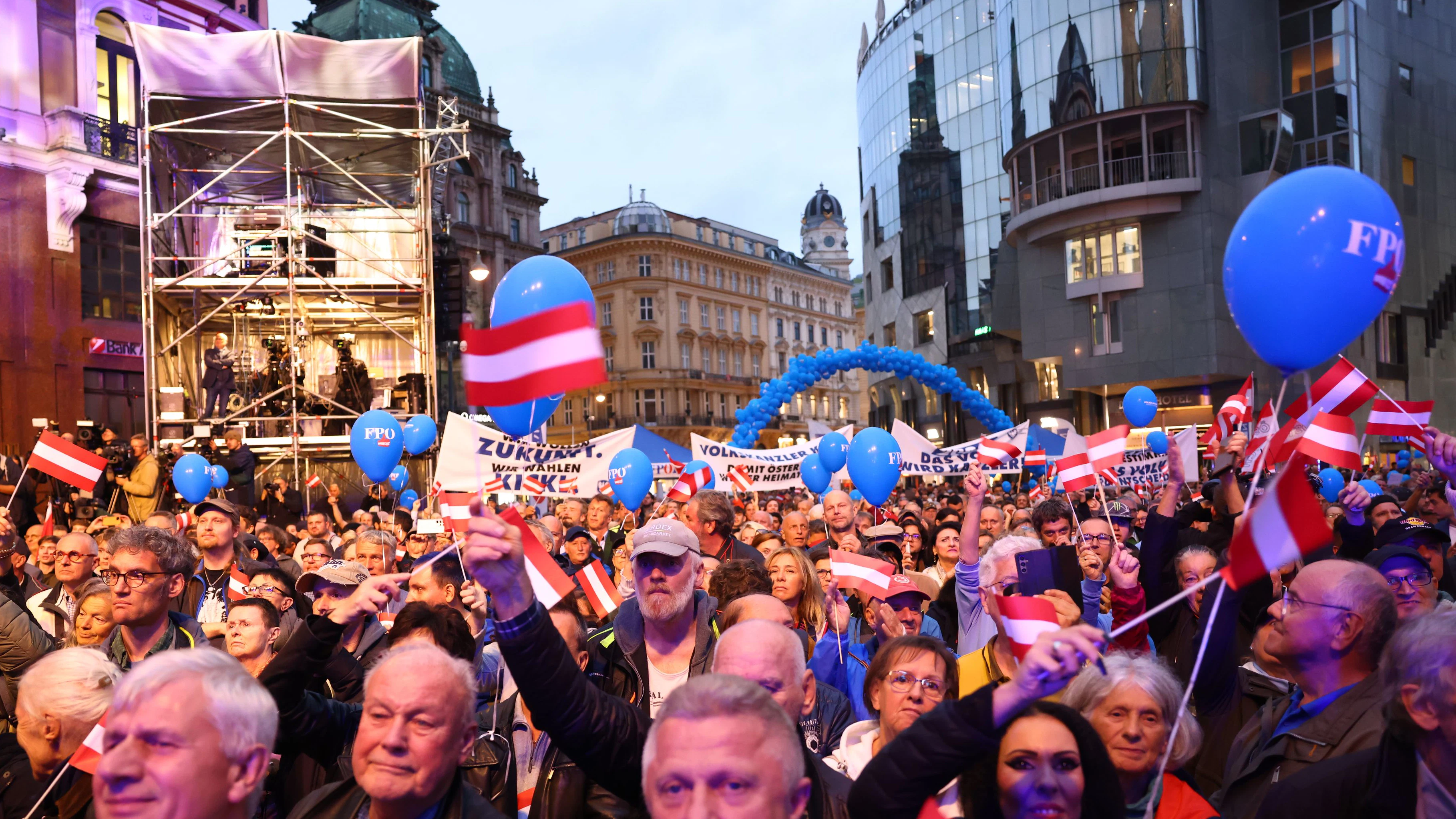 Die FPÖ lädt zum 70-Jahre-Fest an den Stephansplatz. 