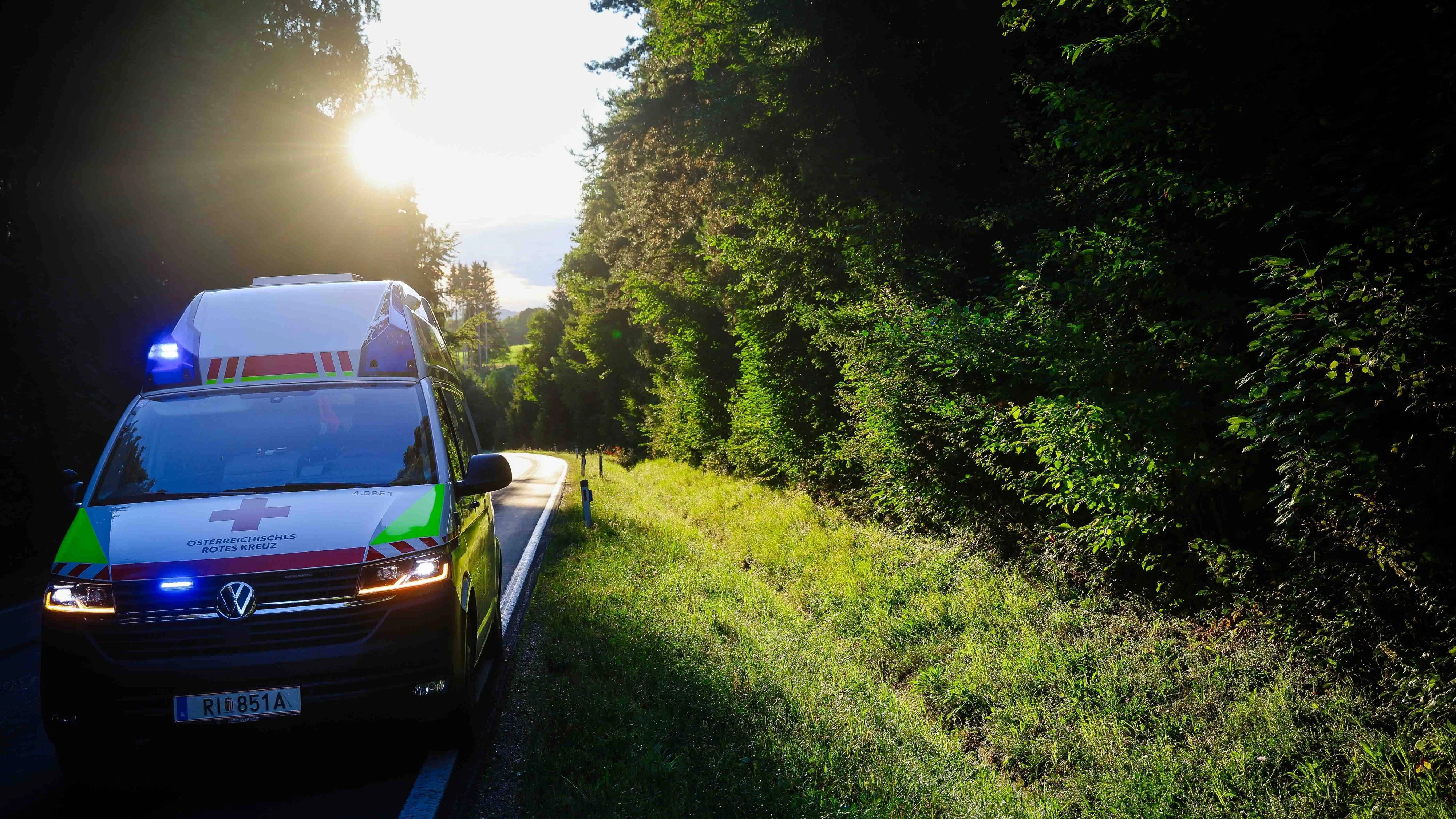 Das Ehepaar wurde bei dem Crash schwer verletzt. (Symbolbild)