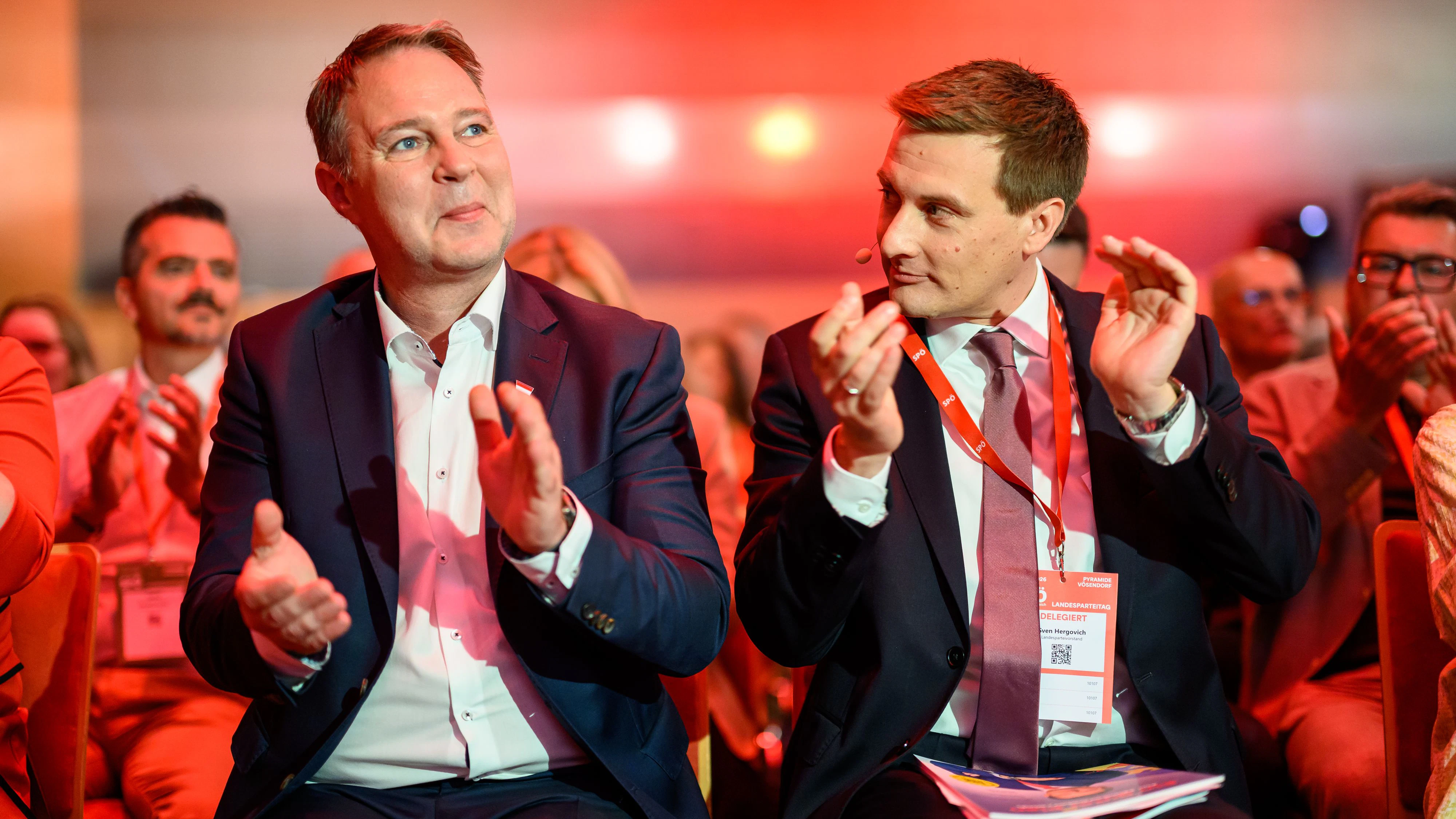 Herst, Andi, könntest wenigstens ordentlich poschen, wenn ich schon am Landesparteitag 86,3 Prozent hol'? ...