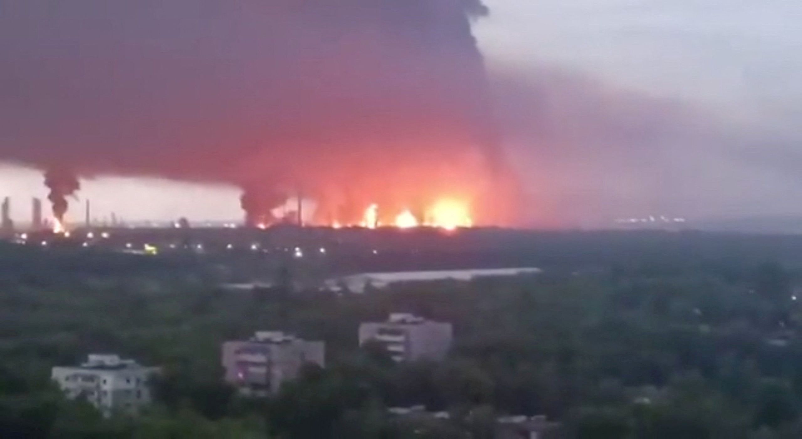 Immer wieder kommt es zu ukrainischen Angriffen aus russische Öllager. (Symbolbild)