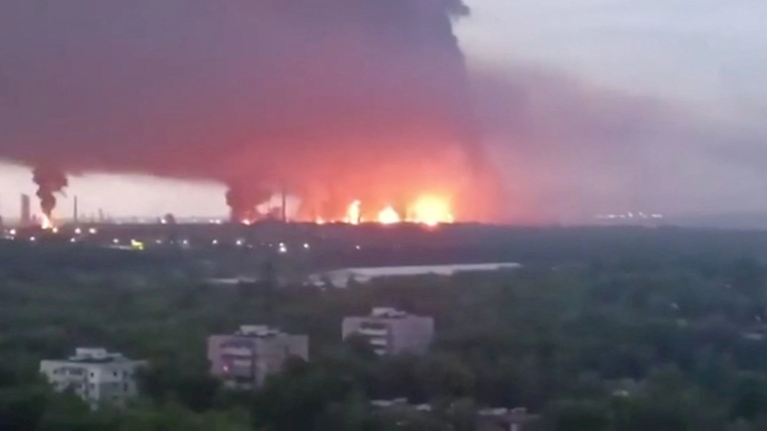 Immer wieder kommt es zu ukrainischen Angriffen aus russische Öllager. (Symbolbild)