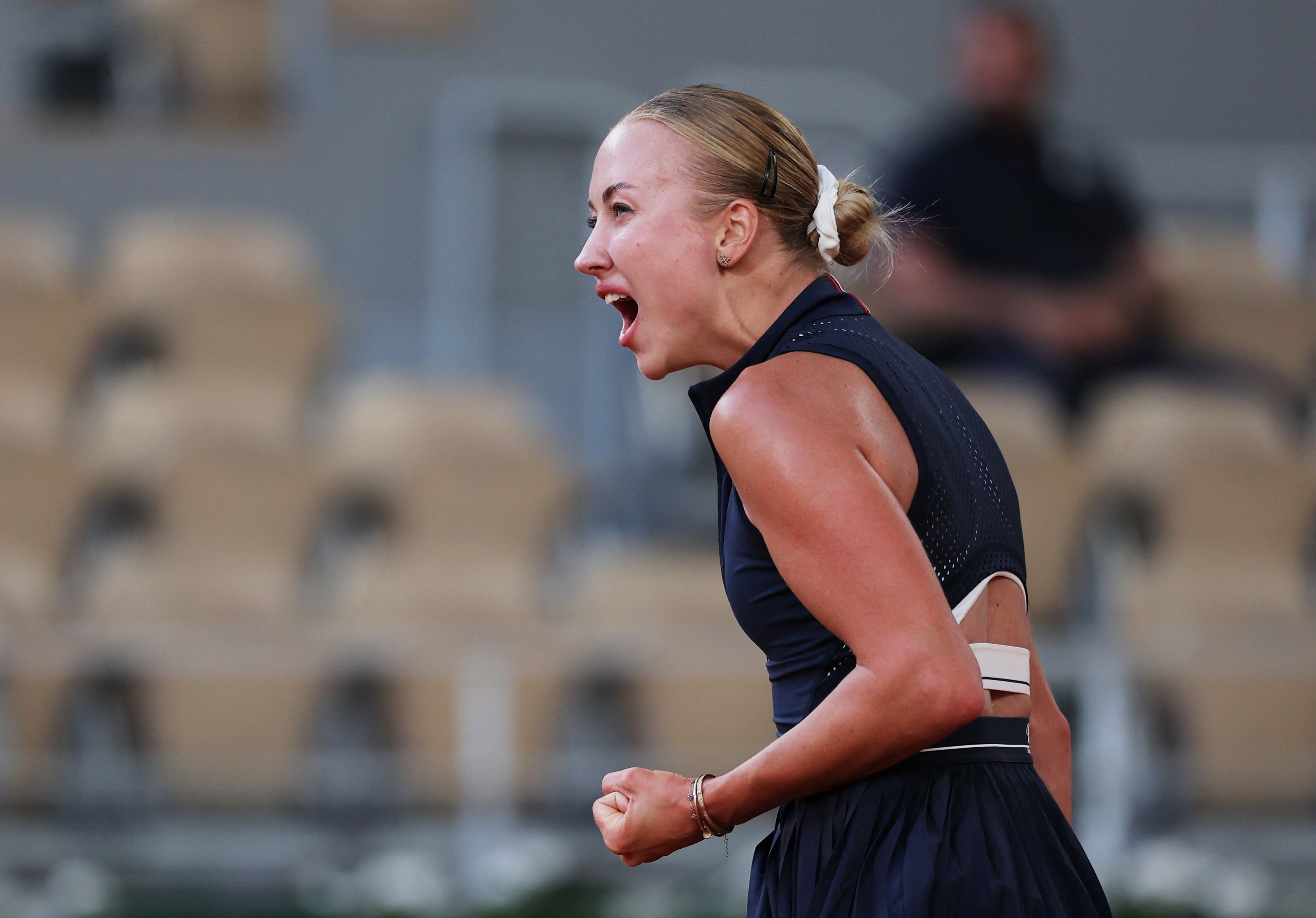 Anastasia Potapova rift die Titelverteidigerin raus. 