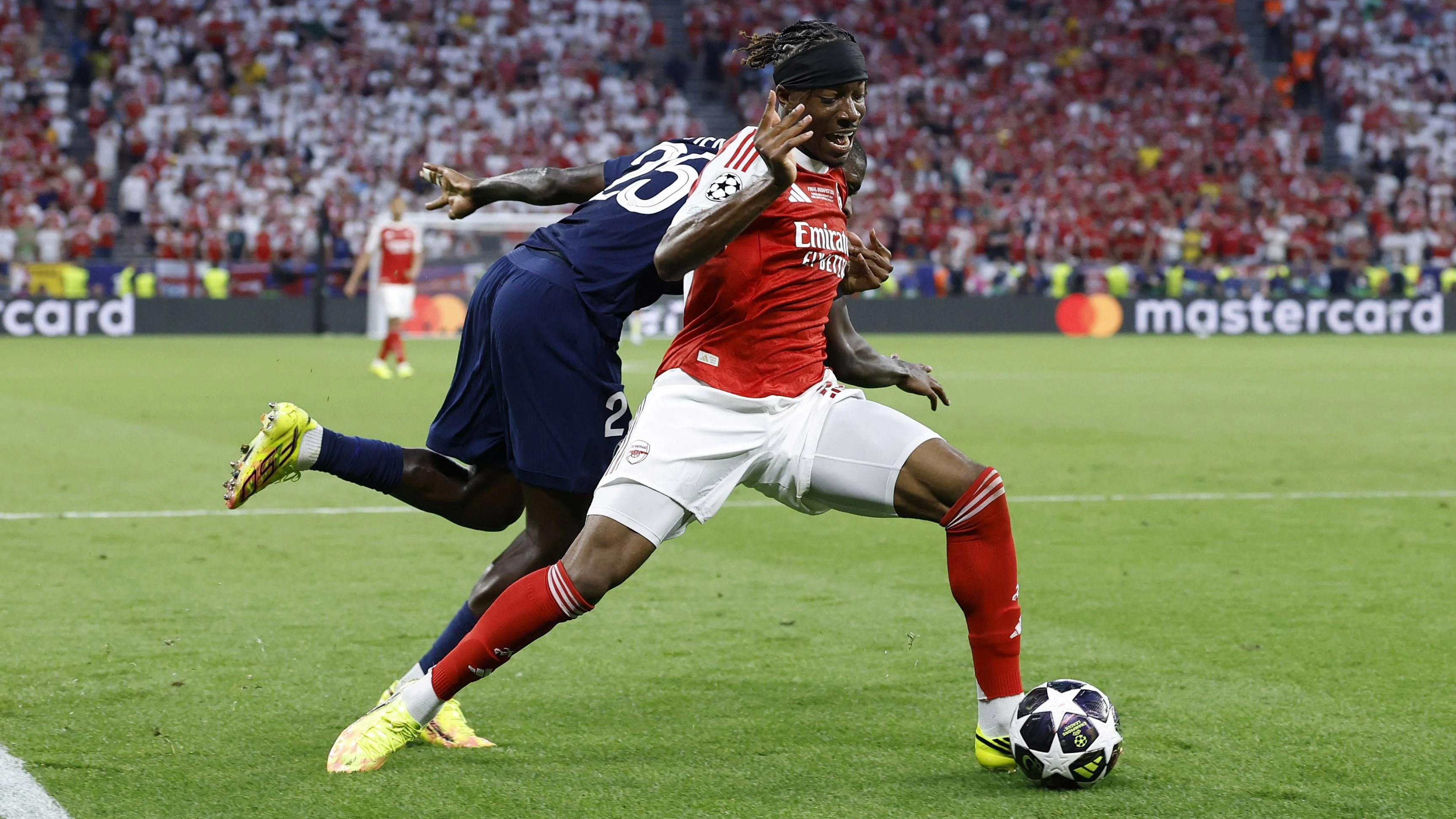 Heute.at - Arsenal fühlt sich um Elfmeter betrogen