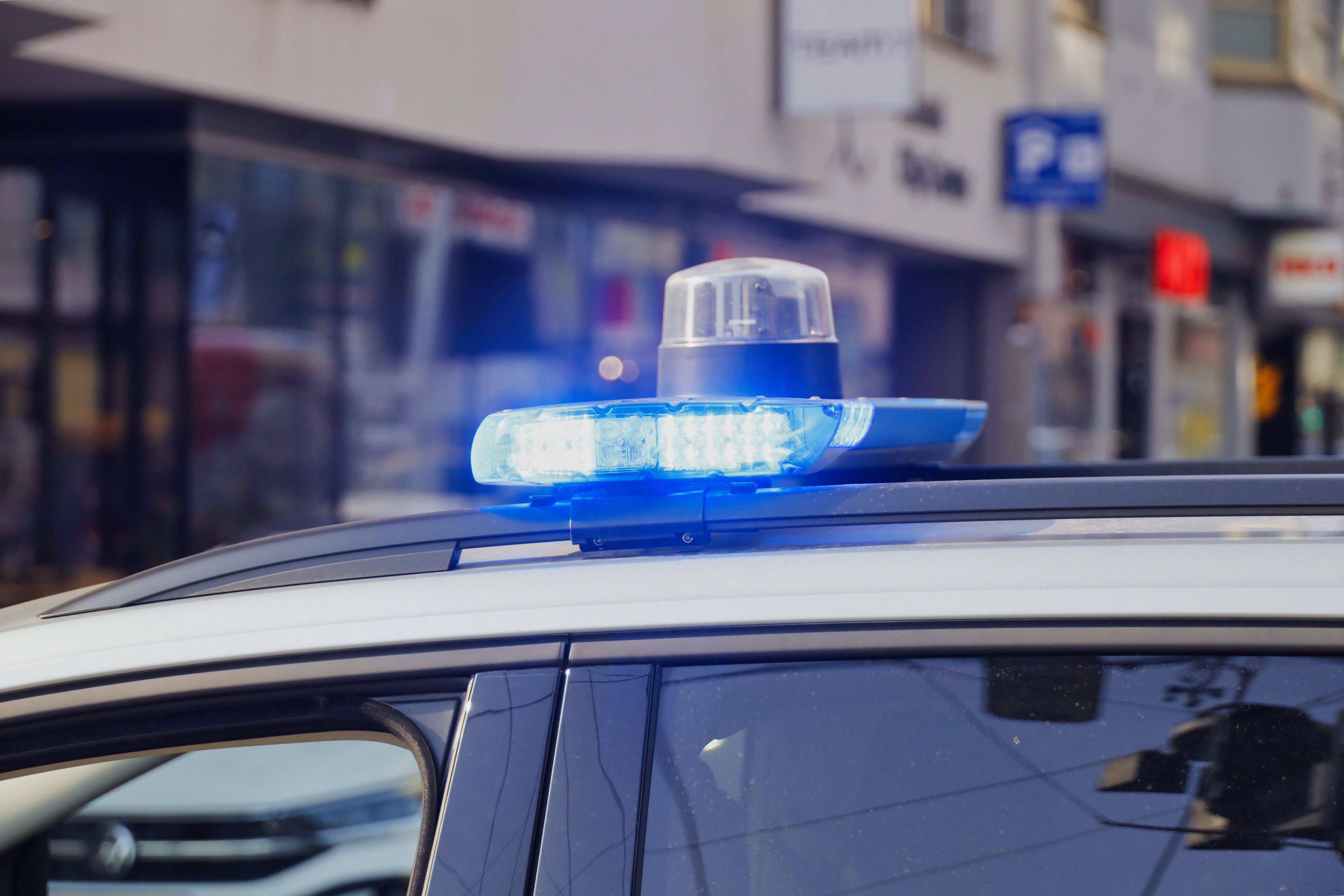Heute.at - Geisterfahrer steckt Polizisten 50-Euro-Schein zu