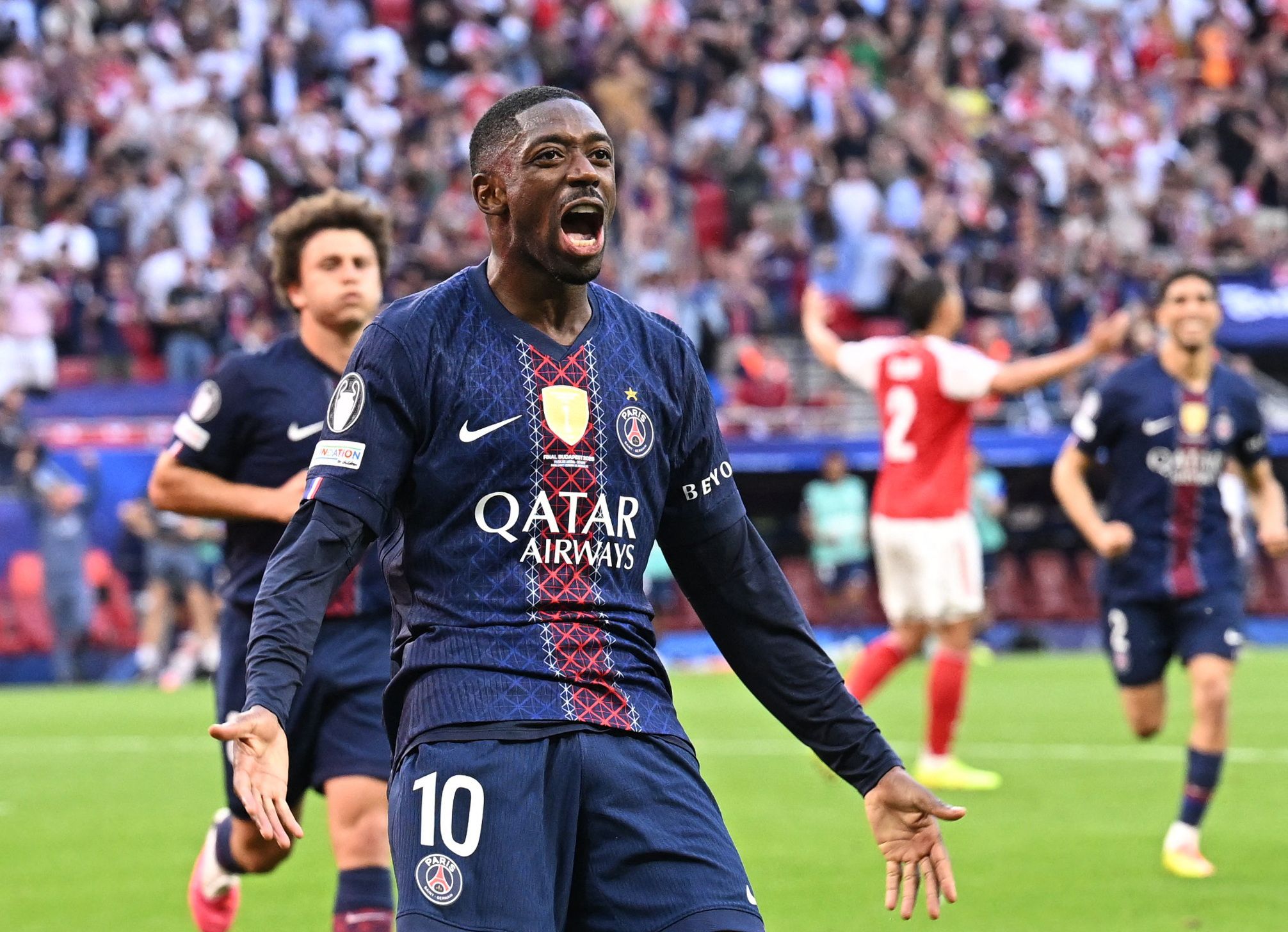 Ousmane Dembele bejubelt den Champions-League-Titel. 