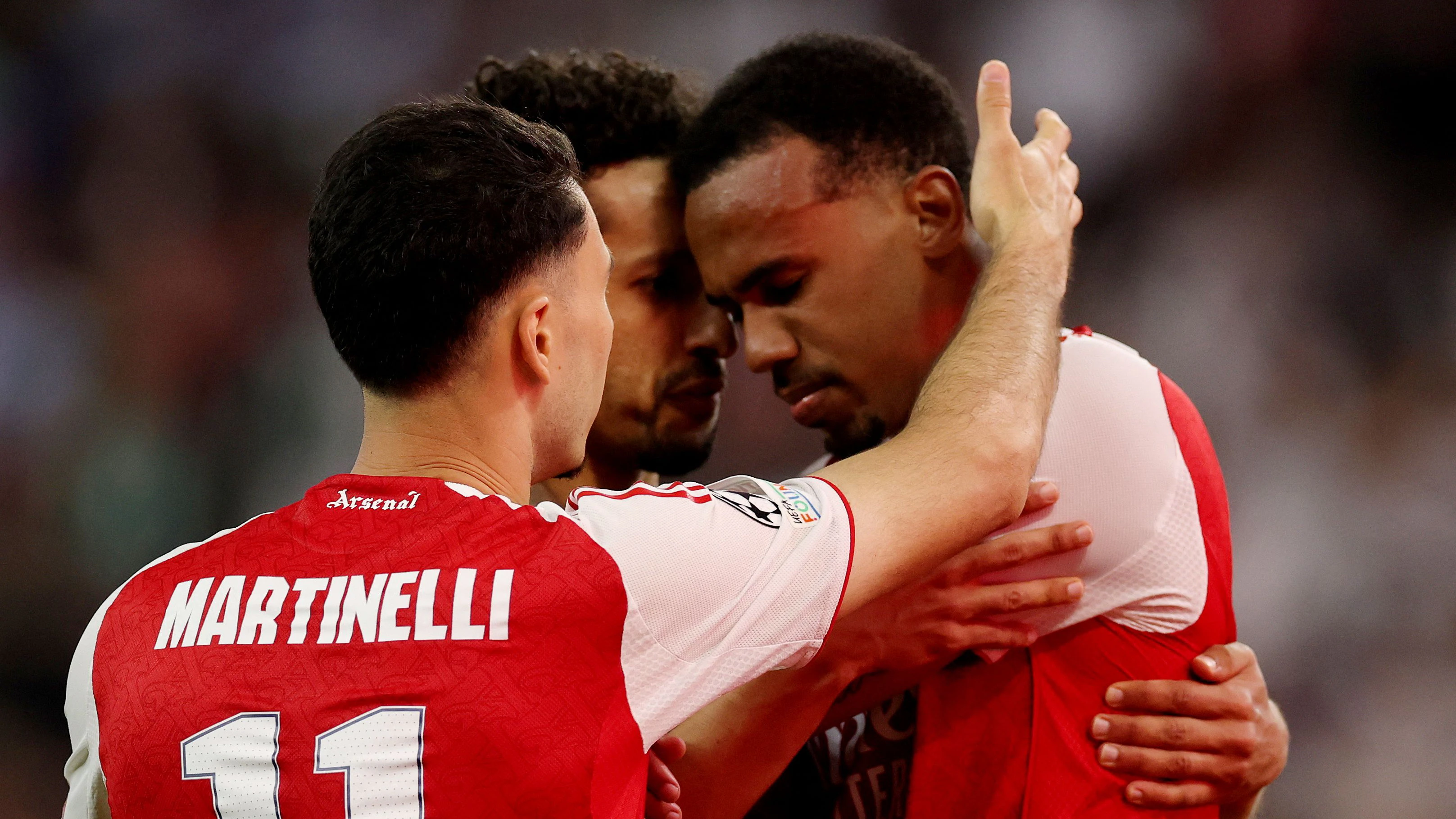 Die Mitspieler von Gabriel versuchten, ihn zu trösten. 