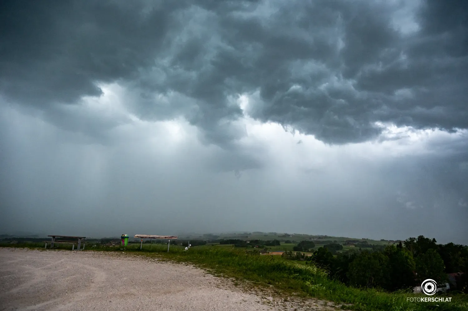 Heute.at - Rote Warnung! Starkes Gewitter zieht jetzt über Linz