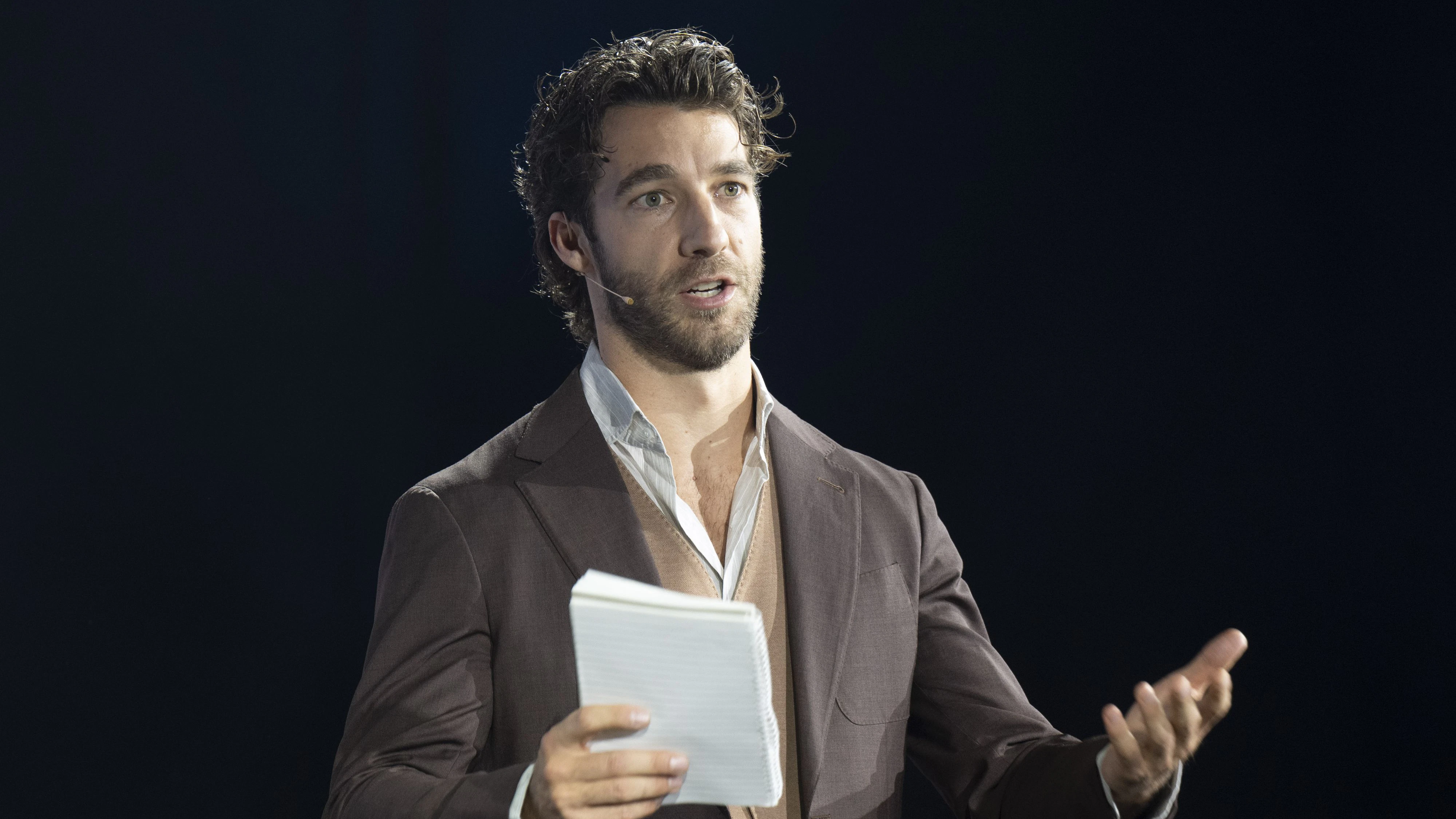 Lorenzo Viotti, Chefdirigent Tokyo Symphony Orchestra, spricht am Swiss Economic Forum, SEF, am Donnerstag, 5. Juni 2025, in Interlaken. (KEYSTONE/Peter Schneider)