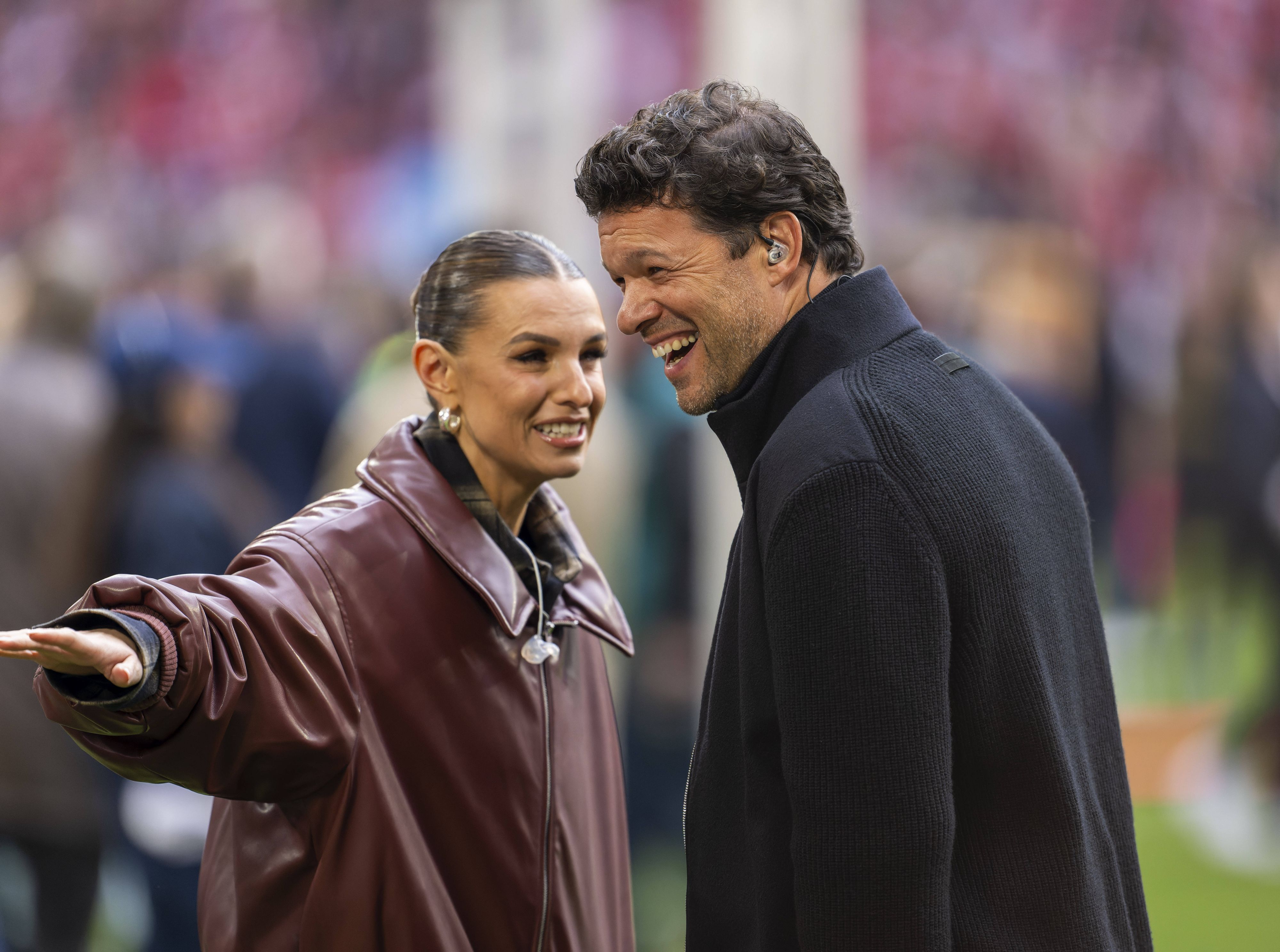 Laura Wontorra und Michael Ballack vor dem Finale der Champions League. 