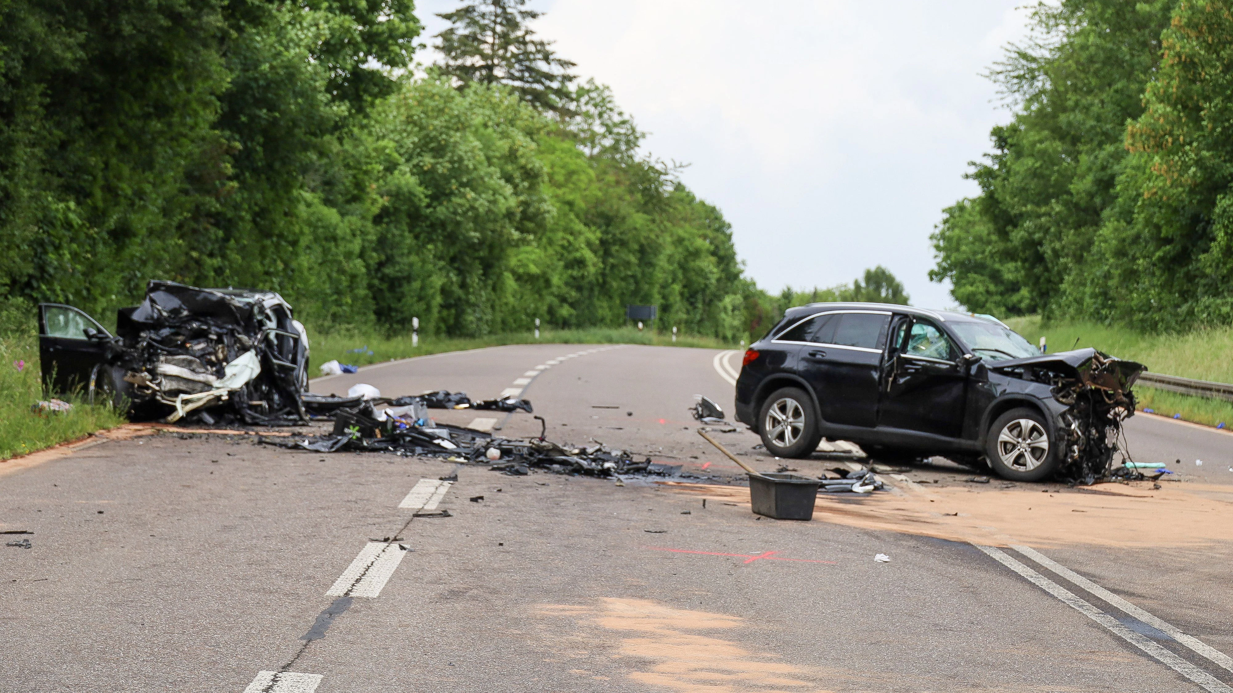Zwei Menschen kamen bei dem Unfall ums Leben. (Symbolbild)