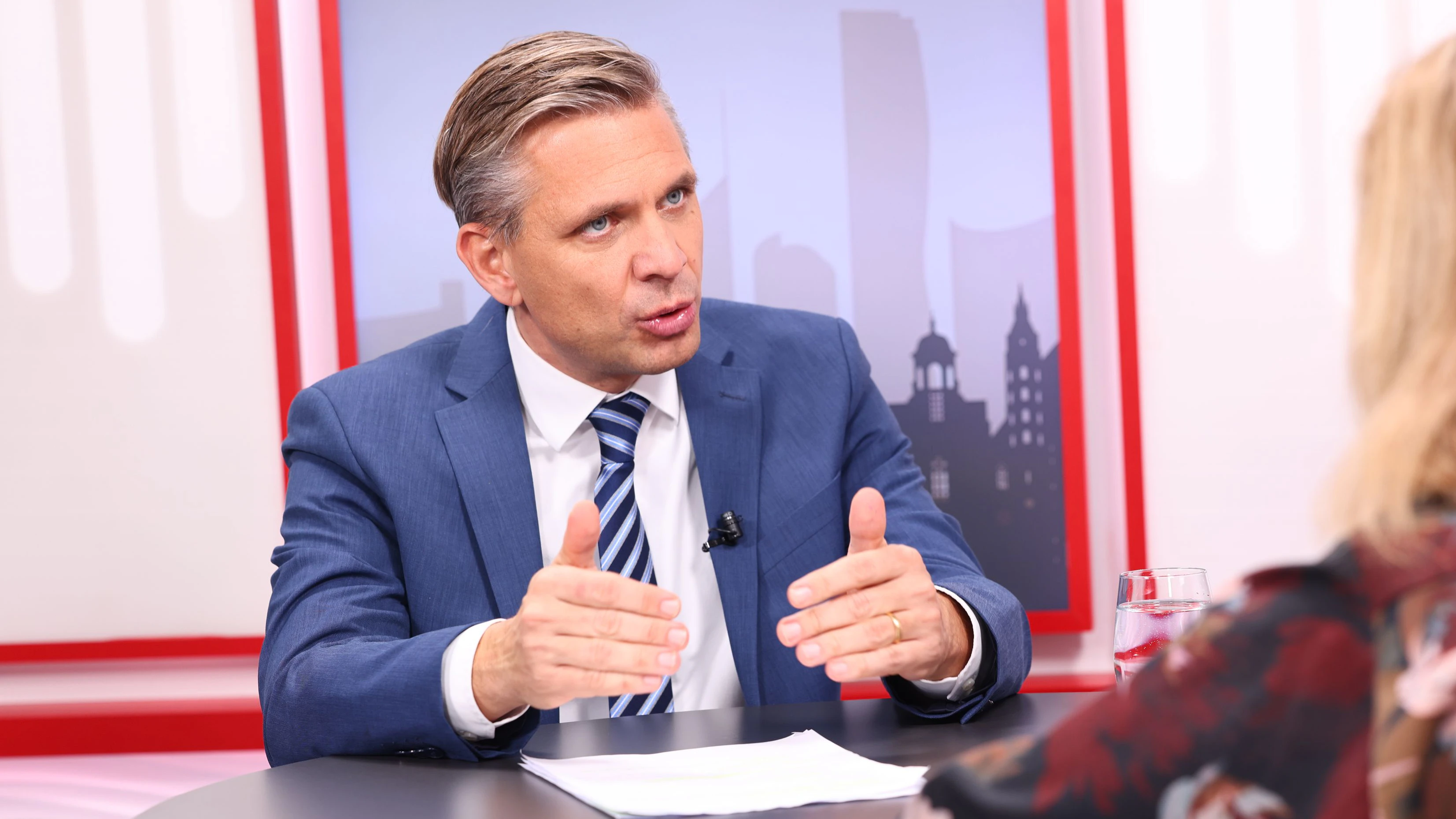 "Leistung muss sich lohnen", ist das Credo von Wirtschaftsminister Wolfgang Hattmannsdorfer (ÖVP).