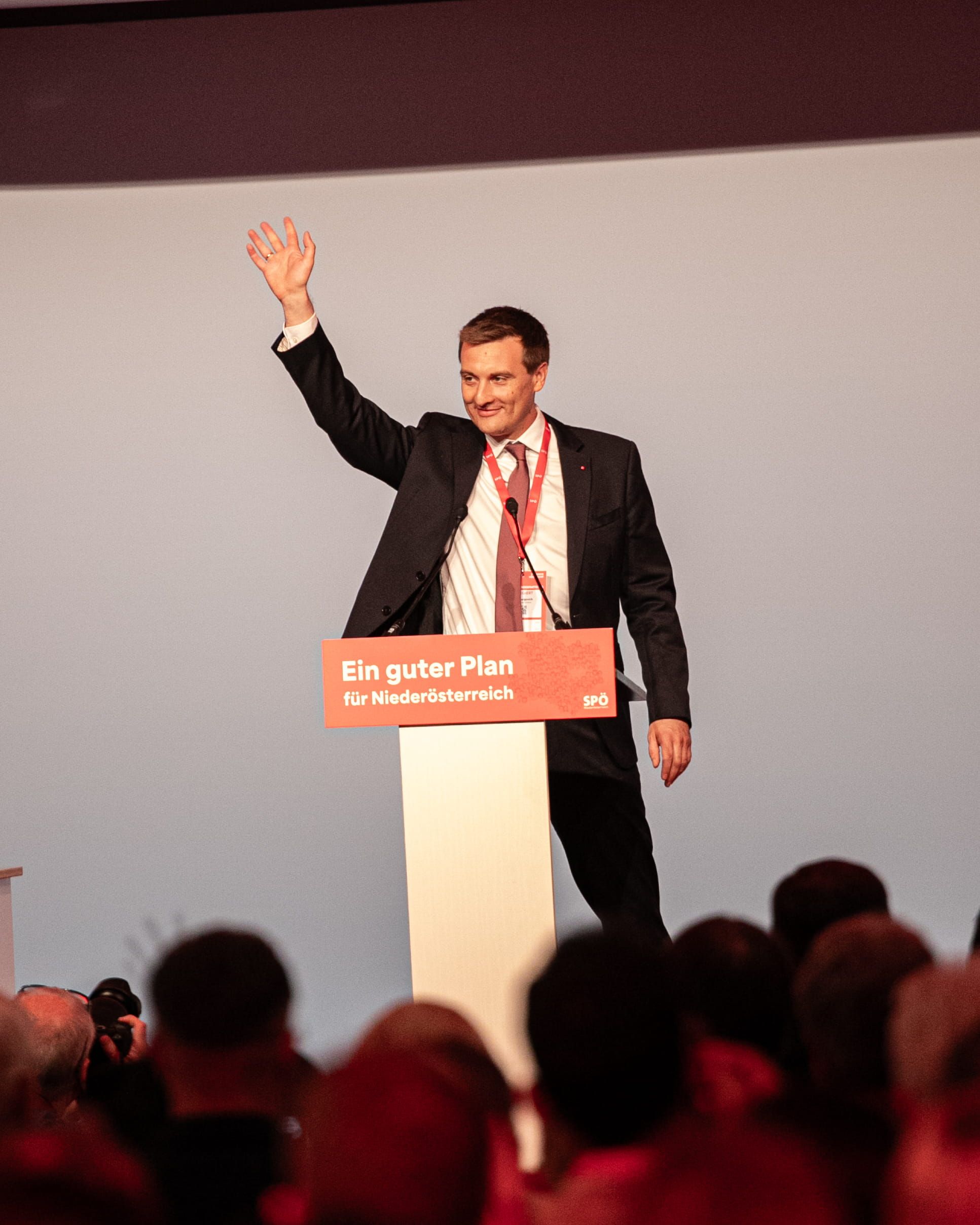 Heute.at - 86,27 Prozent! Hergovich als SPÖ NÖ-Chef wiedergewählt