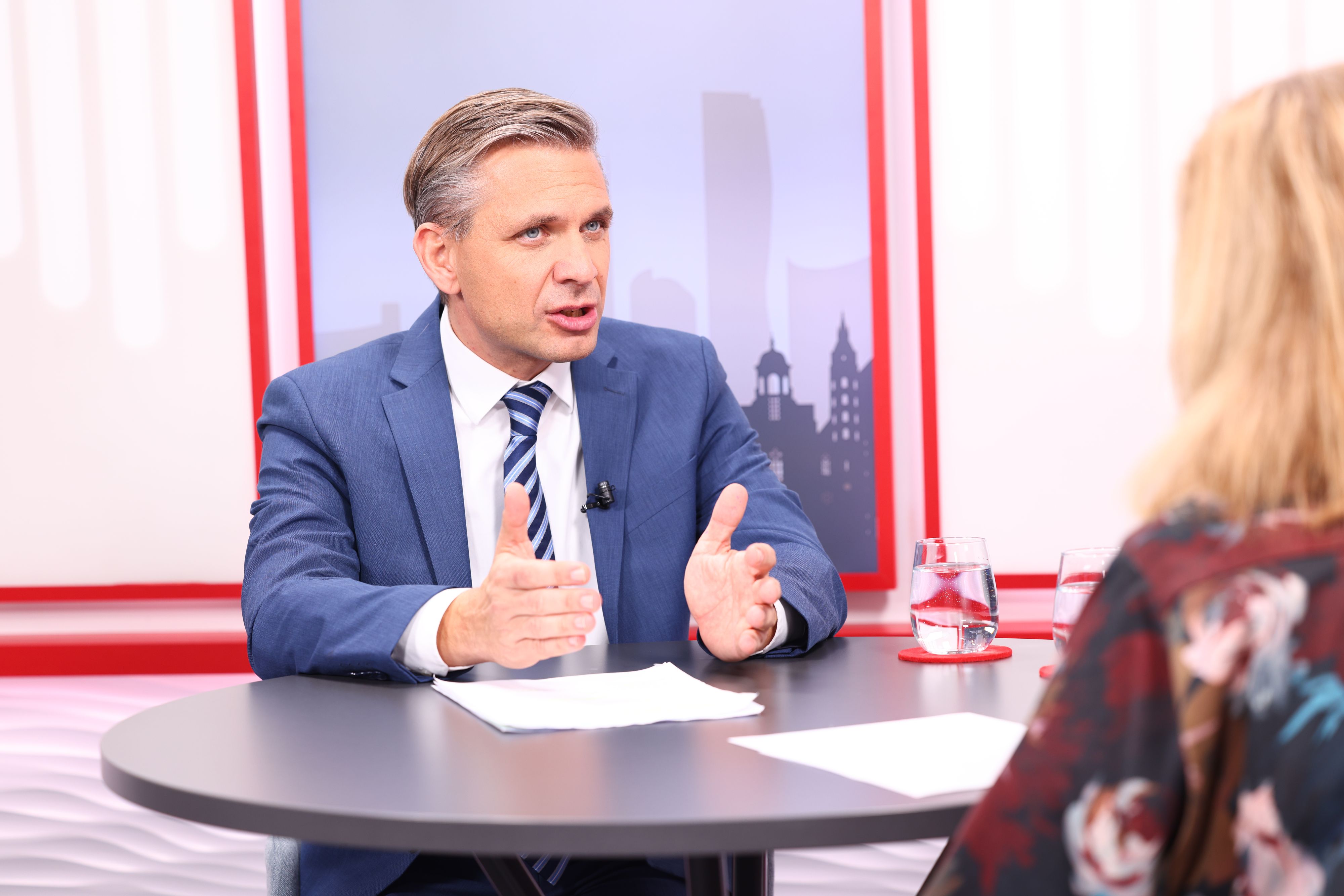 Wirtschaftsminister Wolfgang Hattmannsdorfer (ÖVP) im Interview mit 