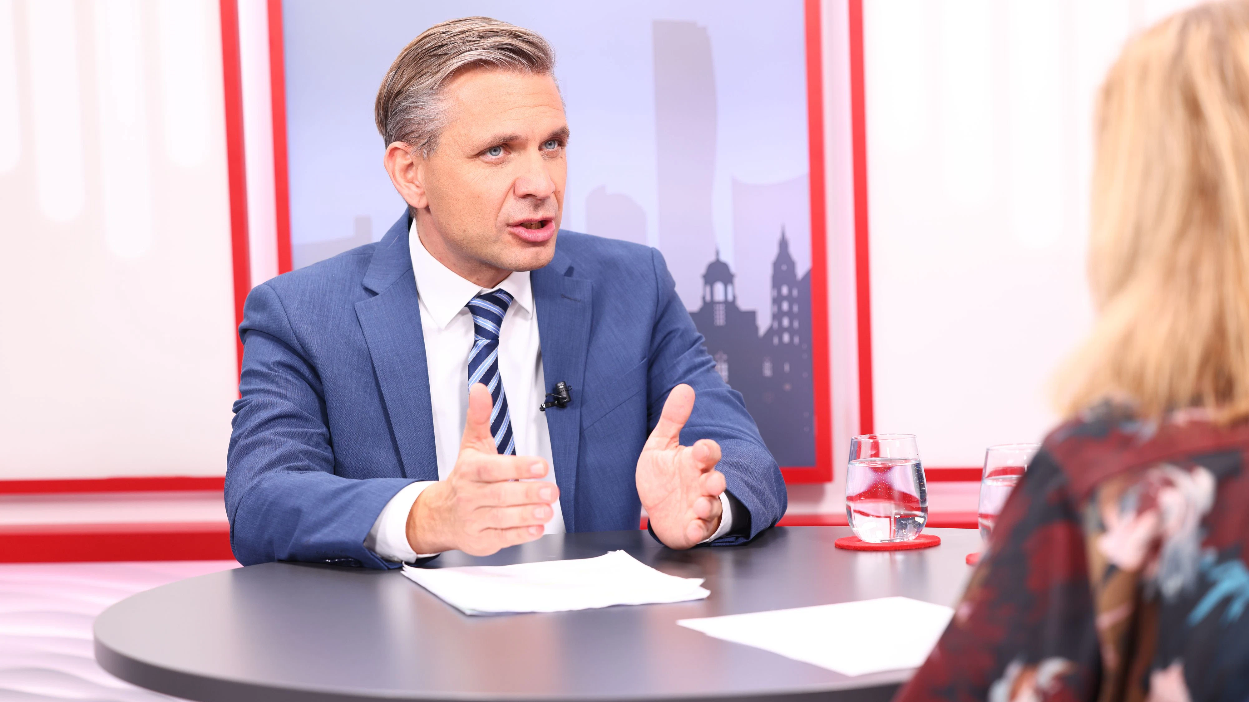 Energie- und Wirtschaftsminister Wolfgang Hattmannsdorfer (ÖVP) will Verfahren beschleunigen.