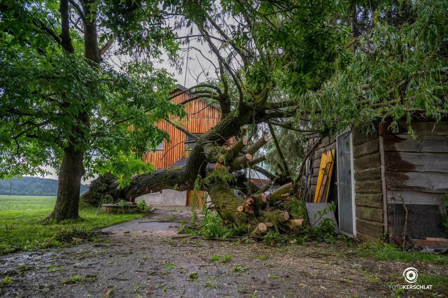 Unwetter in Oberösterreich. Die Feuerwehr rückte zu Hunderten Einsätzen aus.
