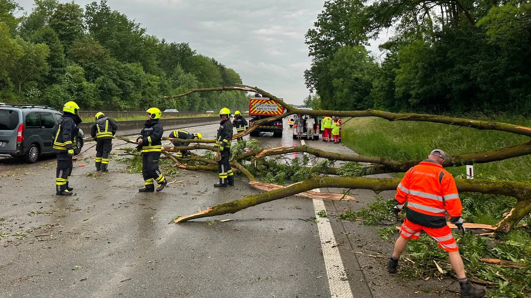 Eine heftige Gewitterzelle mit Hagel zog am Sonntagnachmittag gegen 16:30 Uhr über den Bezirk Amstetten und Teile des Bezirks Scheibbs hinweg.